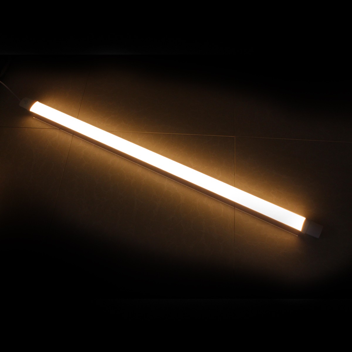 หลอดไฟ Linear (กันน้ำ) IWC-LINEAR-LIGHT-18W มีแสงขาวและวอร์มไวท์
