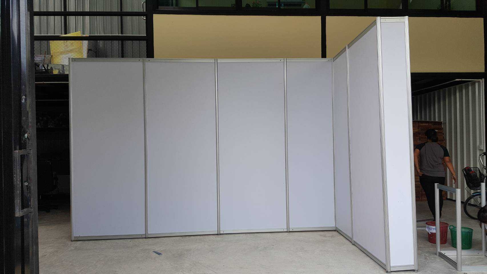 เช่าบอร์ดนิทรรศการ แบบตั้งต่อเนื่อง ขนาด 100x200 ซม. บริการติดตั้งพร้อมรื้อถอน