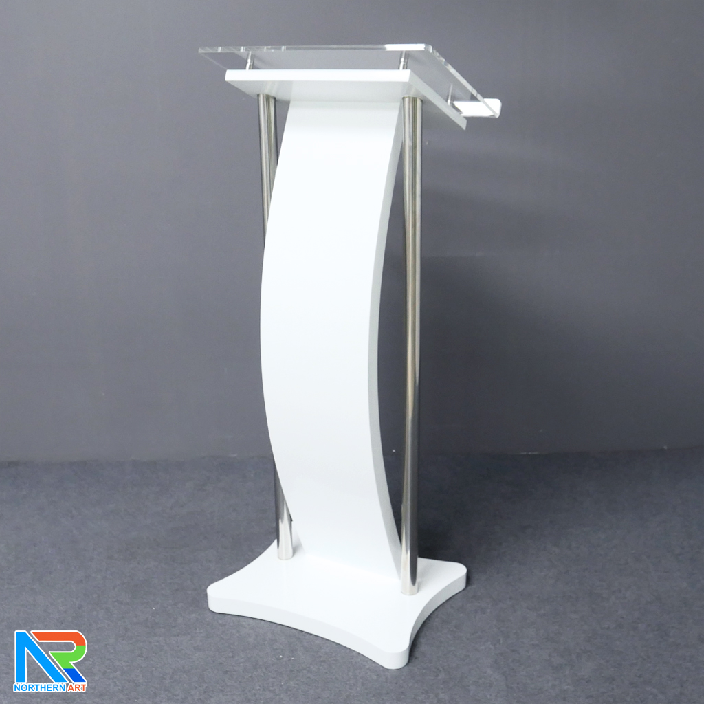 โพเดียมไม้ สีขาว ขนาด (W) 50 x (L) 40 x (H) 120 cm. พร้อมเสาสแตนเลสคู่ TOP เอียง อะคริลิคใส ติดหมุด