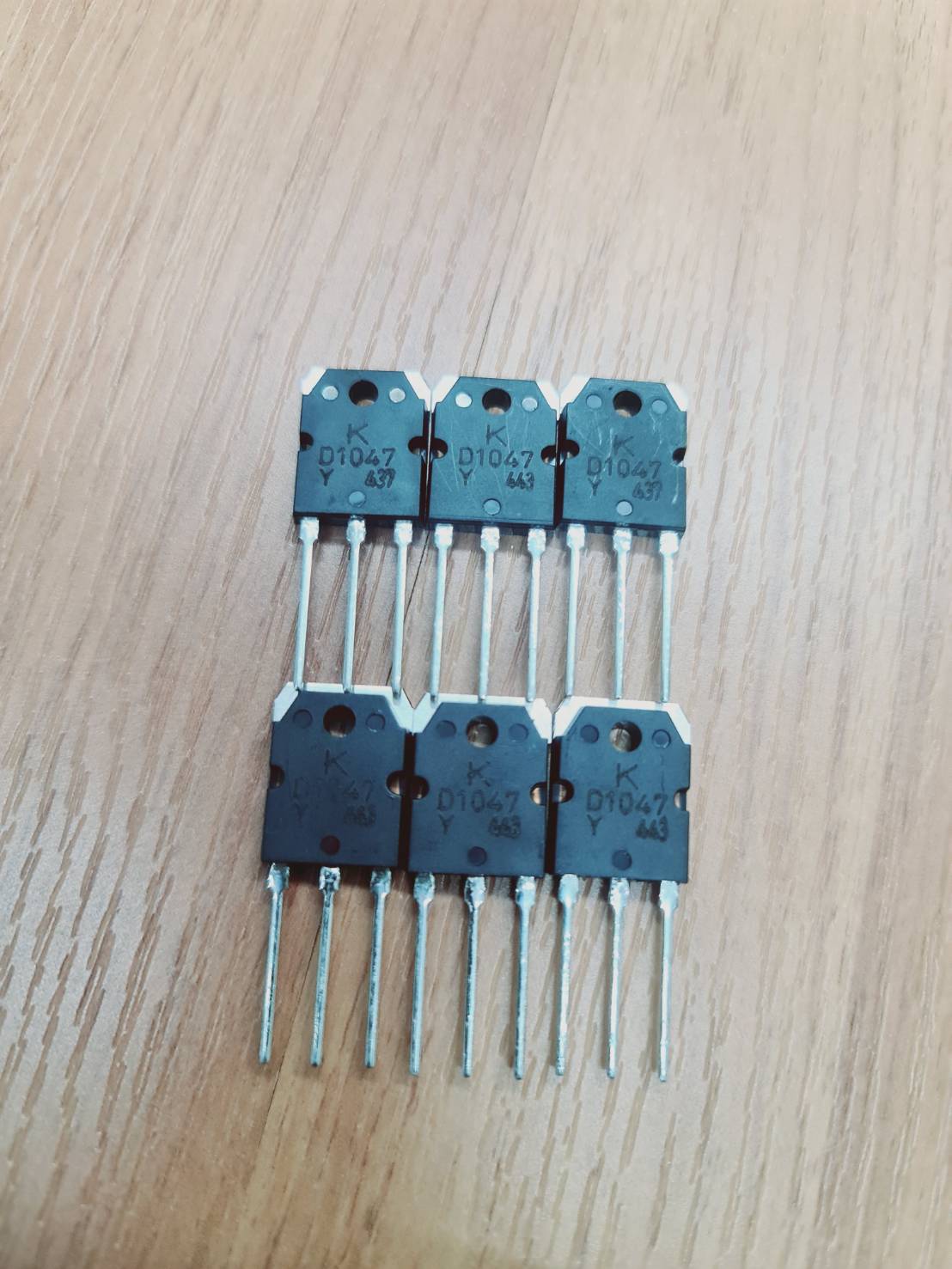 0000326 ทรานซิสเตอร์ D1047 ไอซี D1047