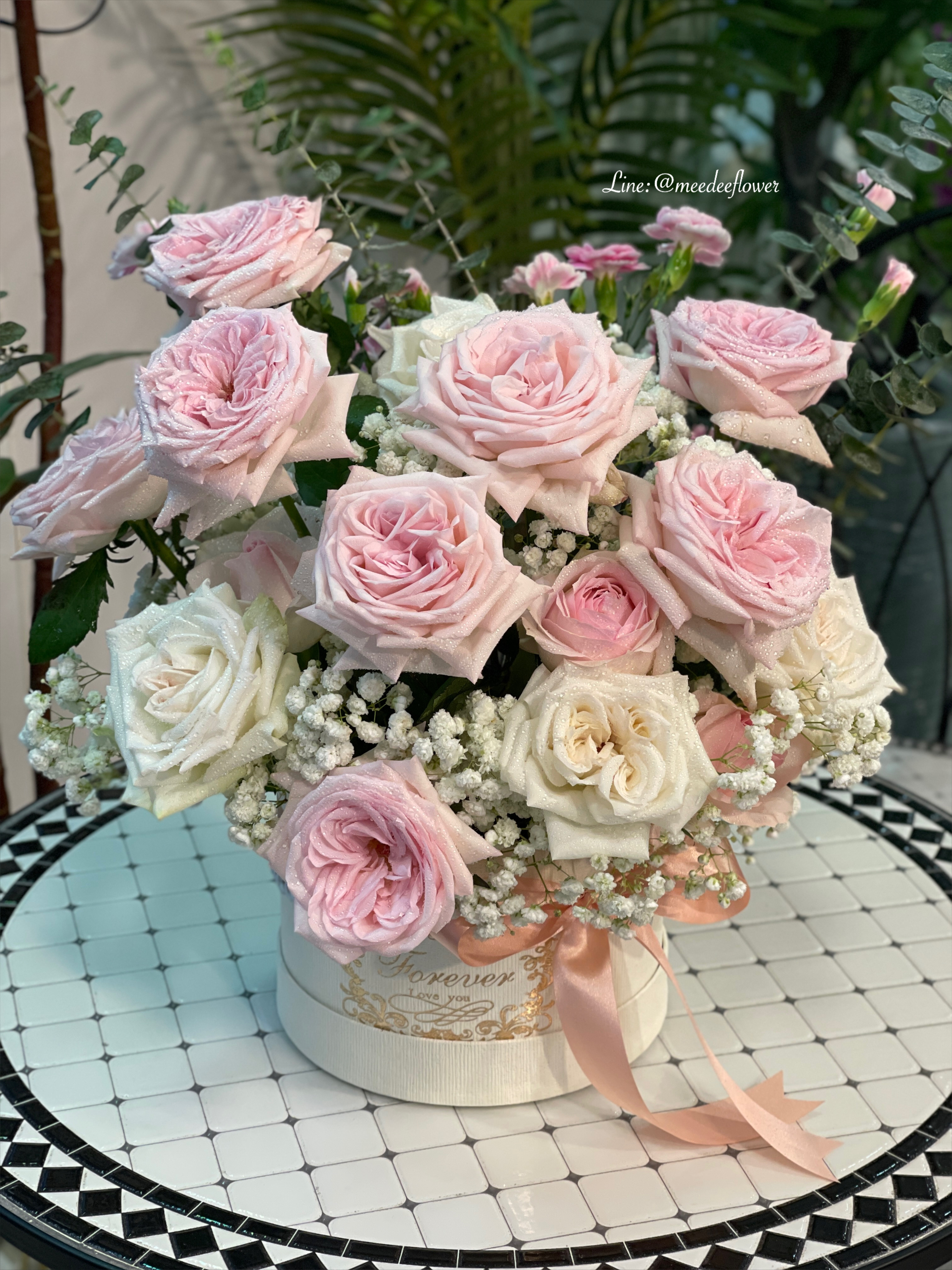 กล่องดอกไม้ Flowerbox กระเช้าดอกไม้ กระเช้าดอกไม้แสดงความยินดี เยี่ยมไข้ วันเกิด
