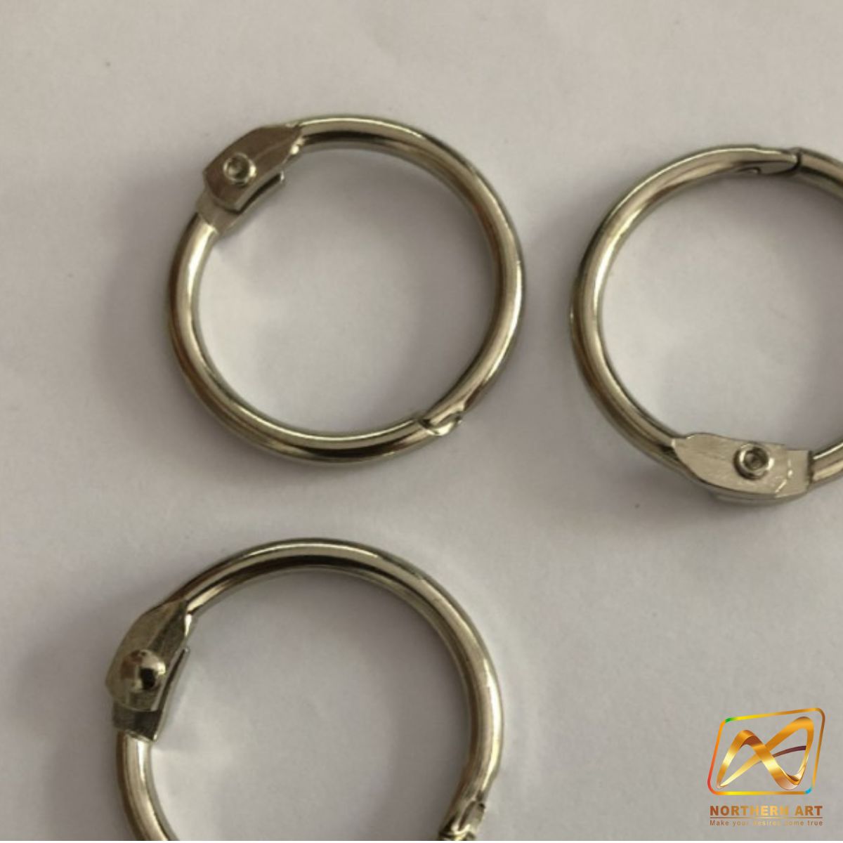 ห่วงสแตนเลส สีเงิน ขนาด 30 mm. (วัดนอก) 25 mm. ใช้เป็นห่วงใส่เอกสาร ห่วงแฟ้ม ห่วงเมนู