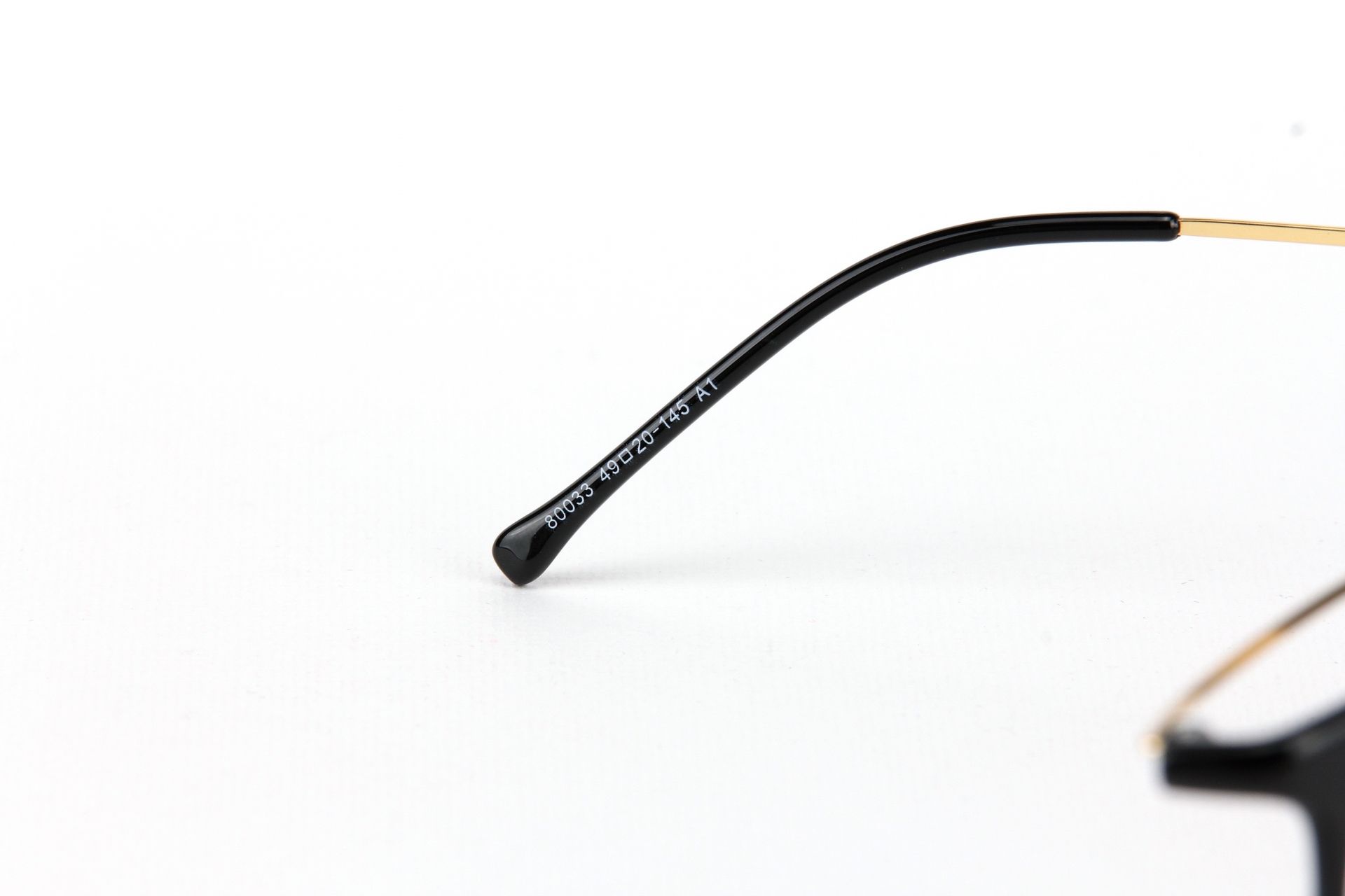 กรอบแว่นสายตา Weekend 80033 A1 Shiny Black