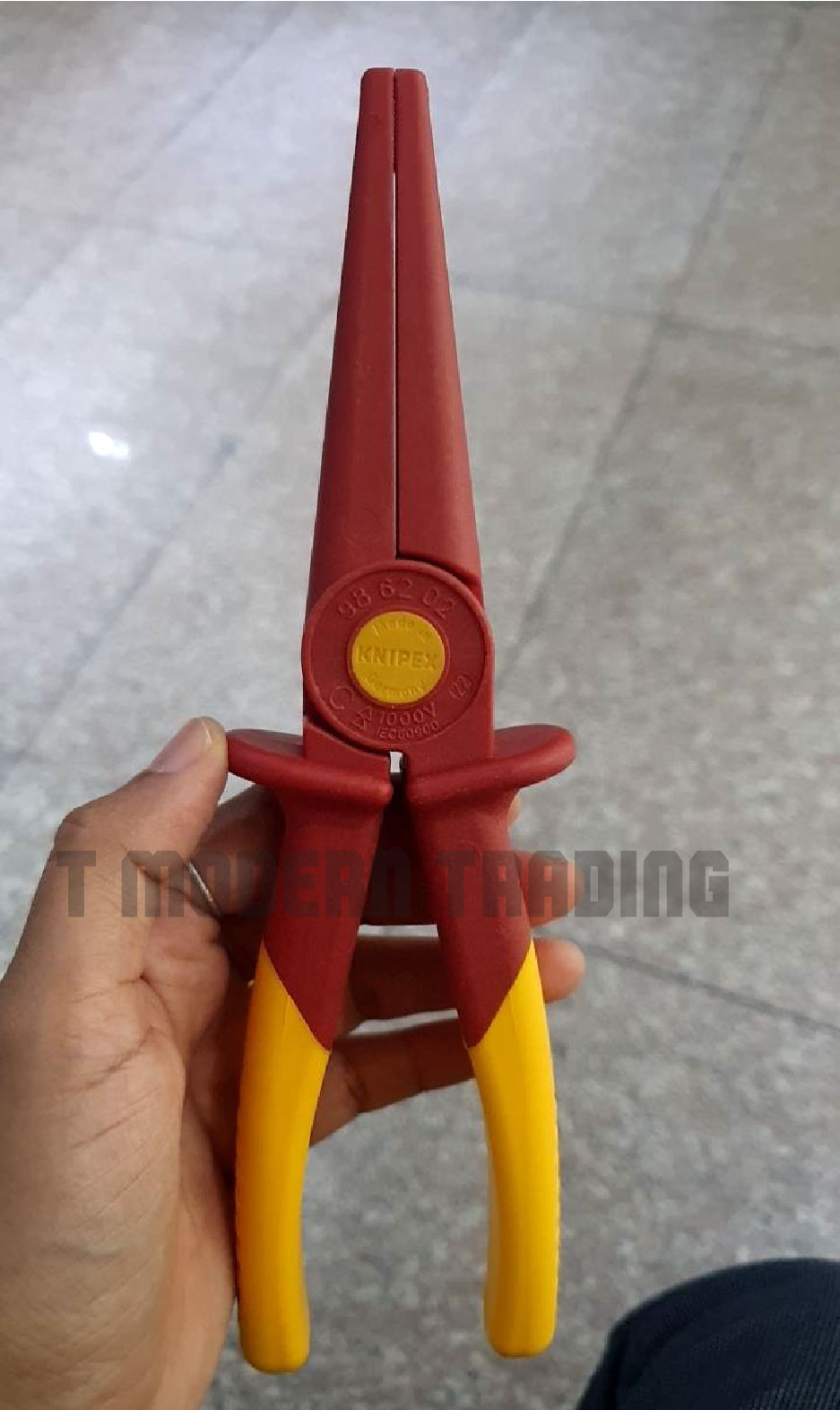 KNIPEX คีมพลาสติกปากแหลมกันไฟ VDE สำหรับช่างไฟฟ้า จากเยอรมัน