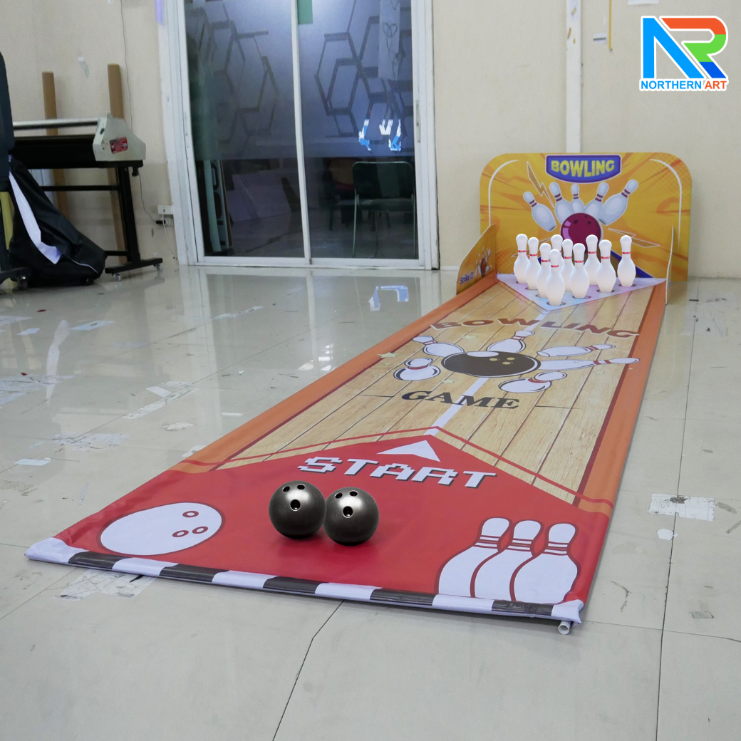 เกมส์โยนโบว์ลิ่งพร้อมไวนิล ขนาดไวนิล (W)120 x (L)400 cm. พร้อมพินโบว์ลิ่ง 10 อันและ ลูกบอล 2 ลูก