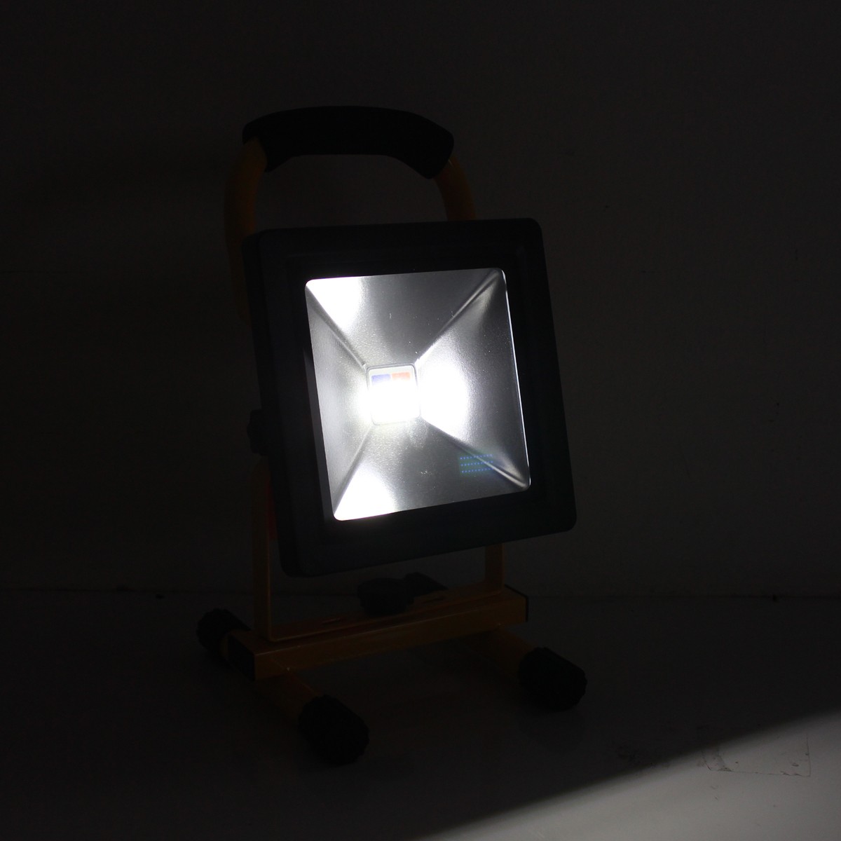 IWC-SPL-CHARGE-TGD-005-20W-WH+RED&BLUE ชาร์ตแบตได้ รุ่นนี้ มีไฟกระพริบแสงน้ำเงิน&แดง