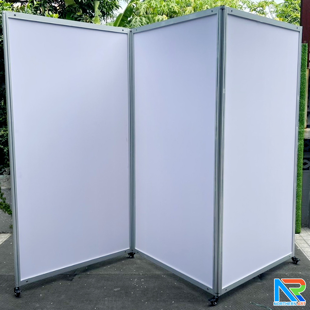 บอร์ดจัดนิทรรศการ บอร์ดอะลูมิเนียม รุ่น360องศา แบบ 3 บาน พร้อมล้อเลื่อน ถอดประกอบได้ พับเก็บสะดวก