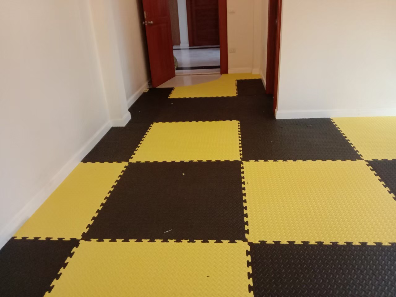 แผ่นปูพื้น แผ่นรองพื้น แผ่นปูพื้นกันกระแทก