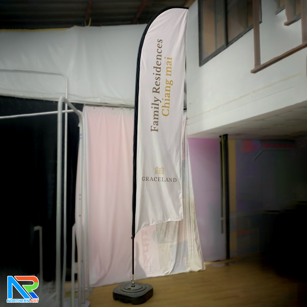 ธงชายหาด รุ่น 2IN 1 ขนาด L แบบใบกล้วย สูง 400 cm.(เมื่อประกอบเสาและผ้าแล้ว) ถอดประกอบได้ พร้อมกระเป๋า 1 ใบ