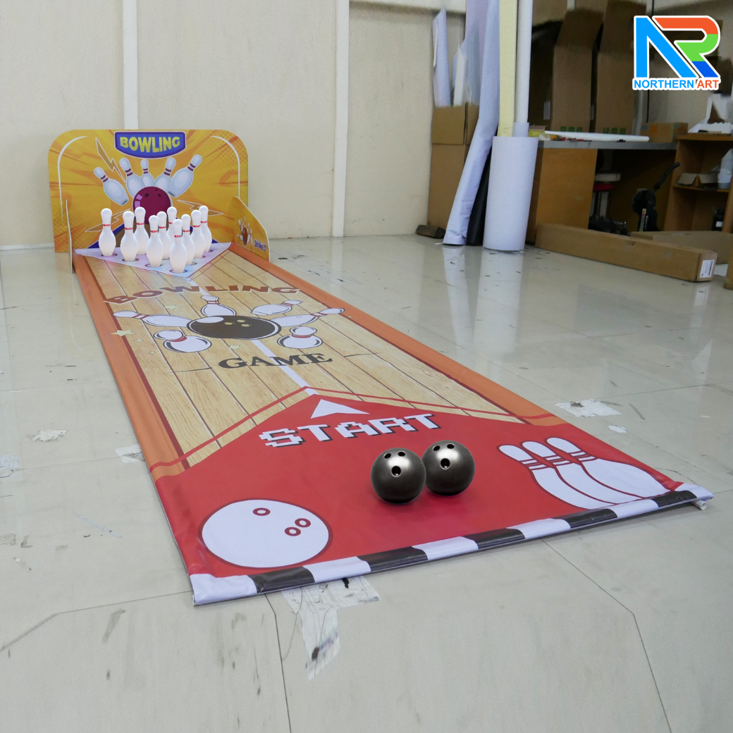 เกมส์โยนโบว์ลิ่งพร้อมไวนิล ขนาดไวนิล (W)120 x (L)400 cm. พร้อมพินโบว์ลิ่ง 10 อันและ ลูกบอล 2 ลูก