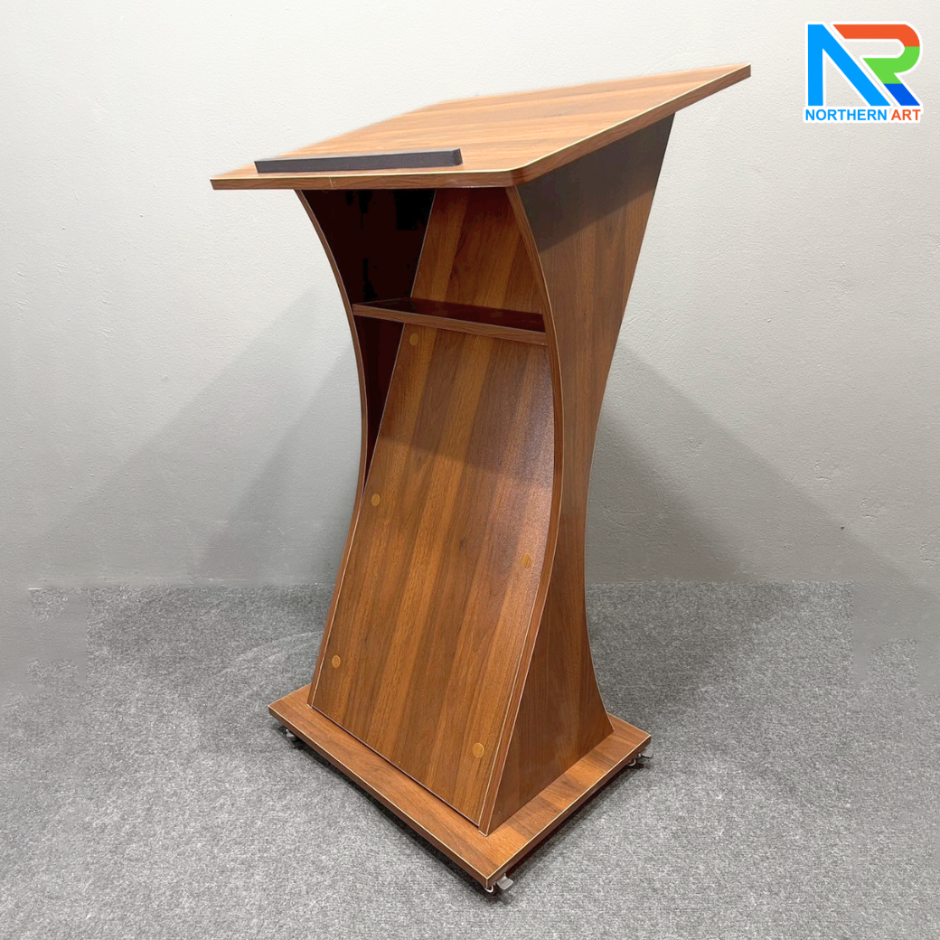 โพเดียมไม้ สีน้ำตาล TOPเอียง ขนาด (W)60 x (L)50 x (H)108 cm. พร้อมล้อเลื่อนและชั้นวางของ