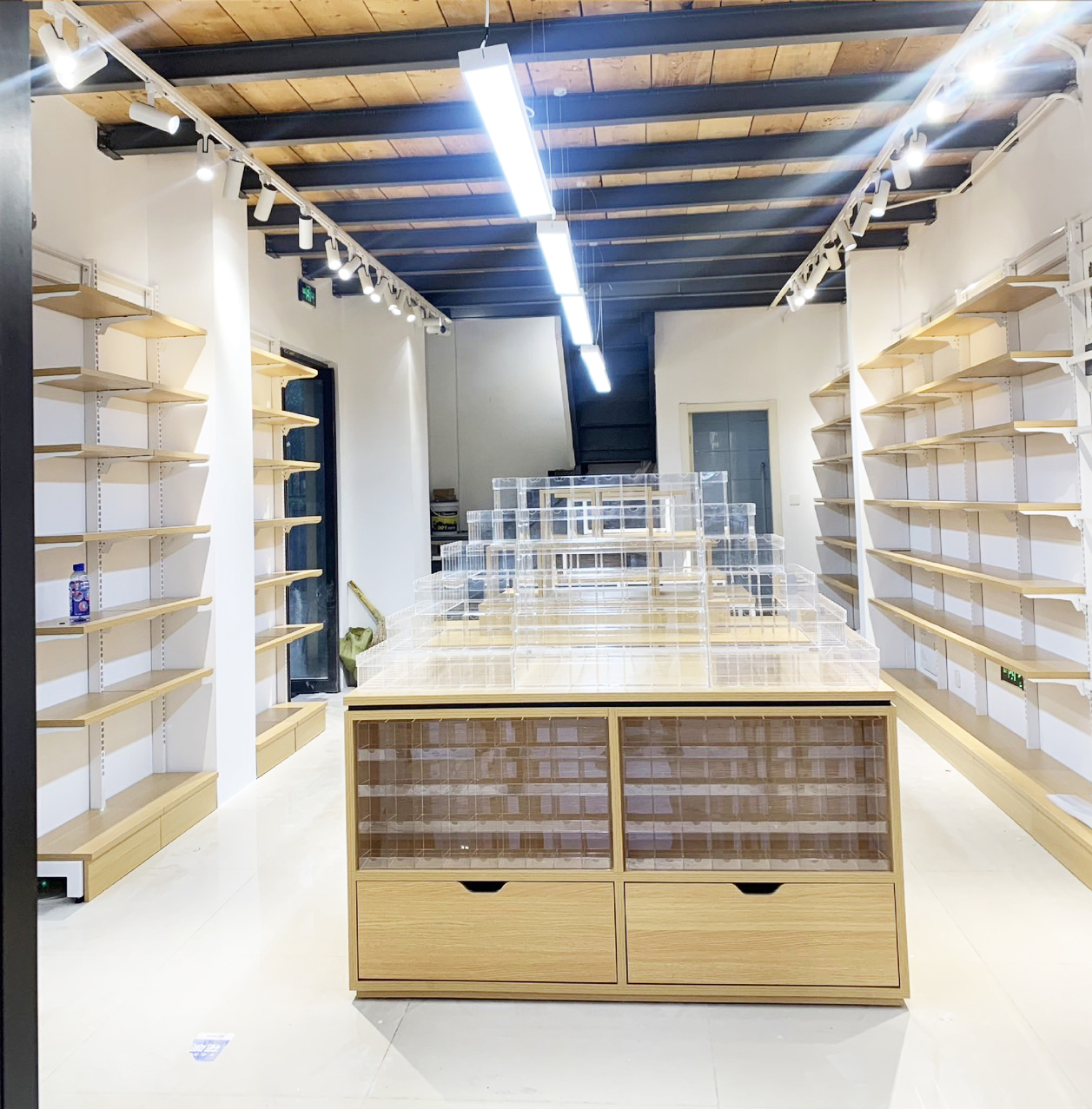 ชั้นวางปากกา อุปกรณ์สำนักงานต่างๆ