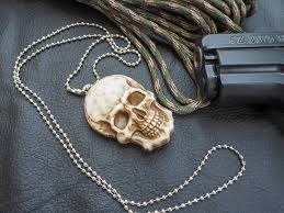 มีดห้อยคอหัวกะโหลก มาพร้อมสร้อยไข่ปลา ด้านหลังมีระบบกลไกซ่อนใบมีด (มีใบดำ)