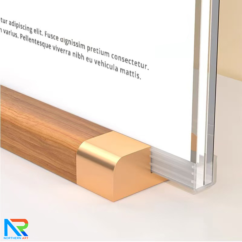 ป้ายตั้งโต๊ะ A4 ฐานไม้ พร้อมอะคริลิคใส สอดงานพิมพ์ด้านข้าง โชว์งานพิมพ์ 2 ด้าน