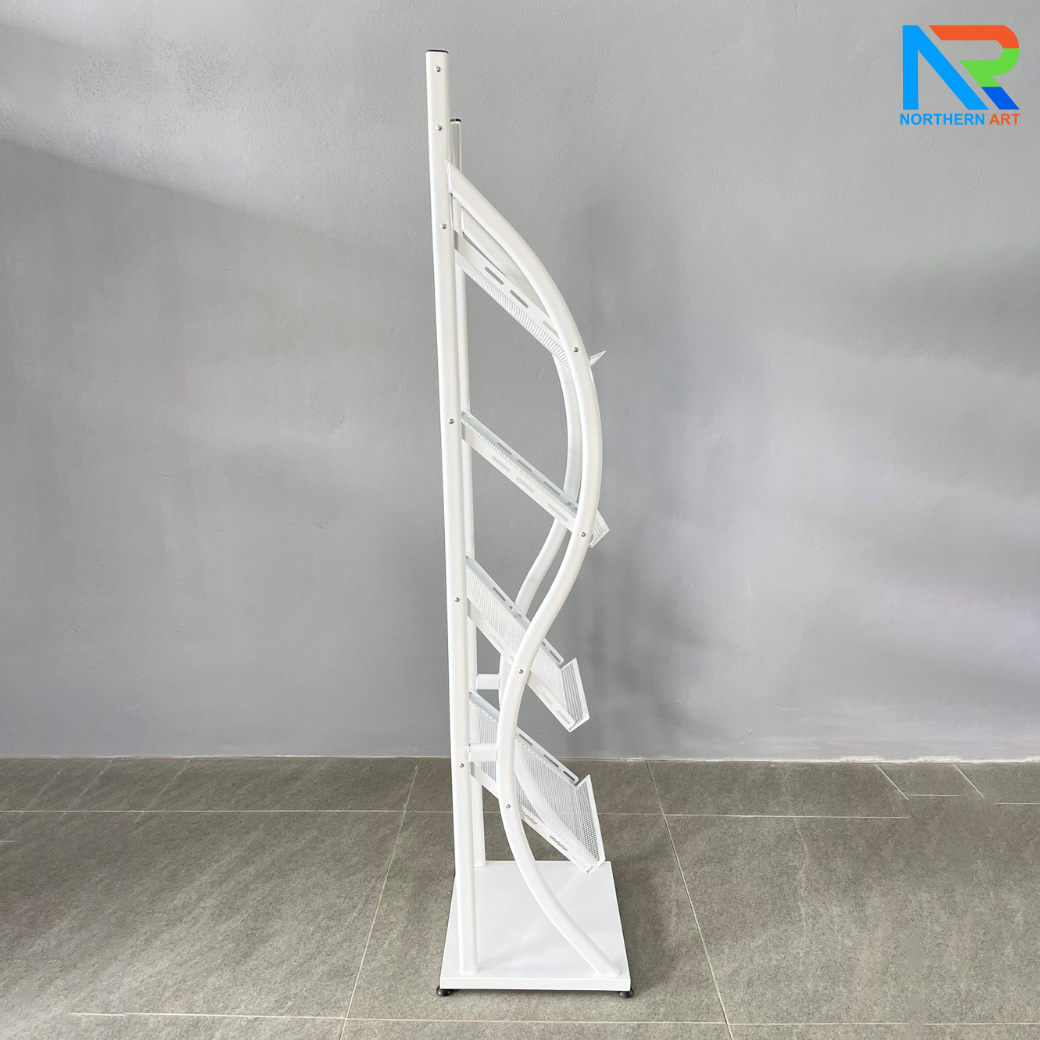 ชั้นวางโบรชัวร์เหล็กA4 สีขาว 4 ชั้น ทรง S ขนาด (W)31.5 X (L)31 X (H)149 cm. ถอดประกอบได้