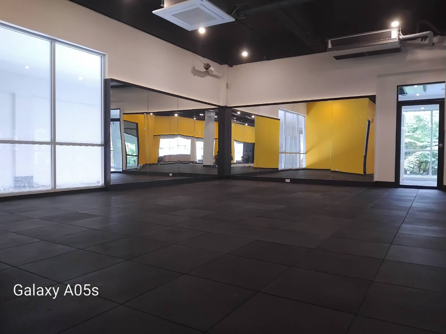 แผ่นปูพื้น แผ่นรองพื้น แผ่นปูพื้นกันกระแทก