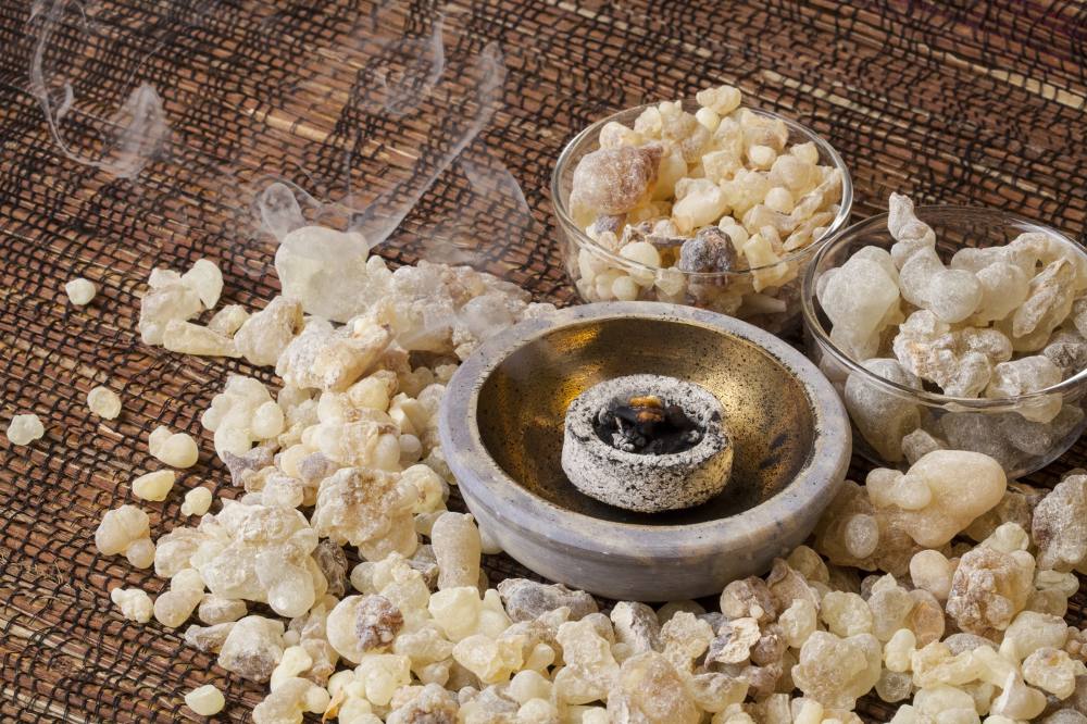 กำยาน เม็ดกำยาน เรซิ่น อโรม่า Frankincense Resin Gum Tear แท้ 100% 50 g + น้ำมันกำยาน อโรม่า Frankincense Oil แท้ 100% 3 ml.