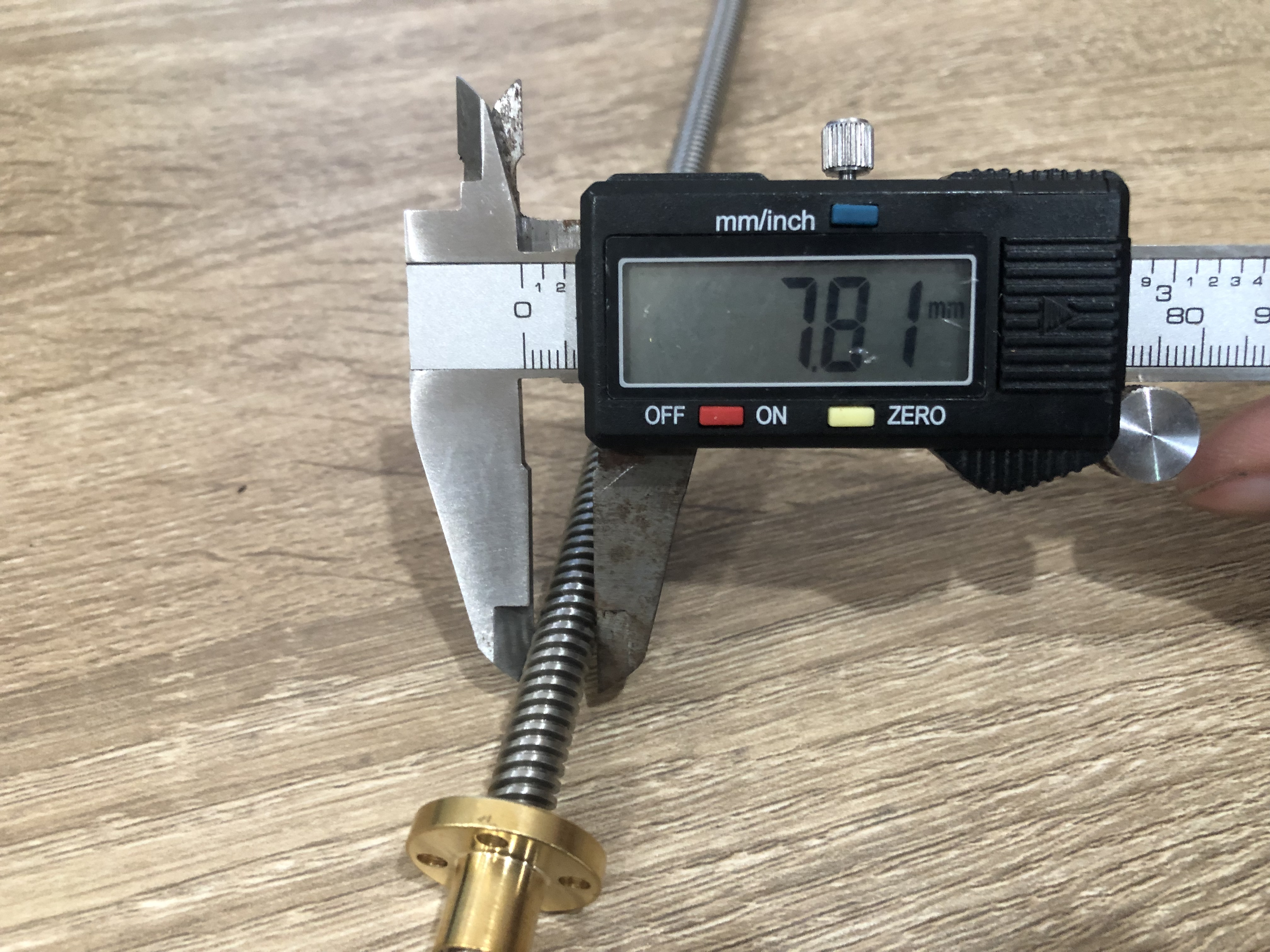 304 stainless steel T8 Lead Screw Length 500mm และ Copper Nut (Pitch=2mm, Lead=4mm)