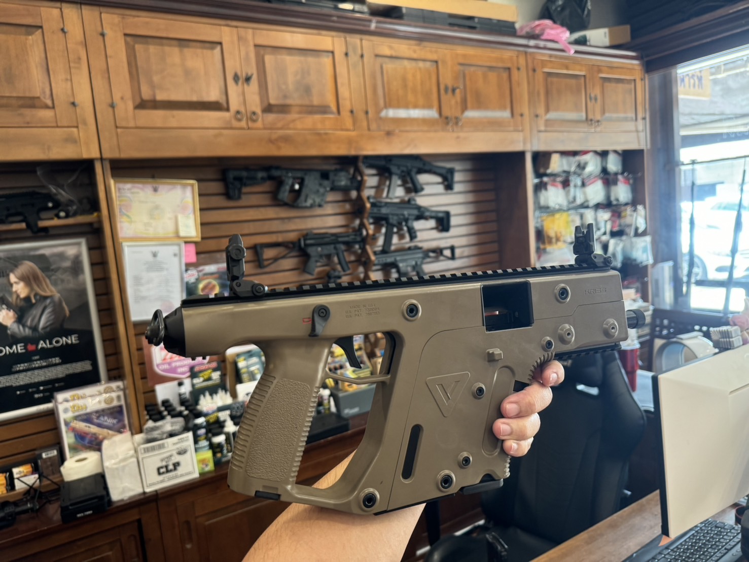 **ติดจอง** [ปืนฝากขายมือสอง] Kriss Vector.45 สีทราย FDE มือสอง รีคอยเบาสุดๆ ยิงนุ่มมือ !!!!