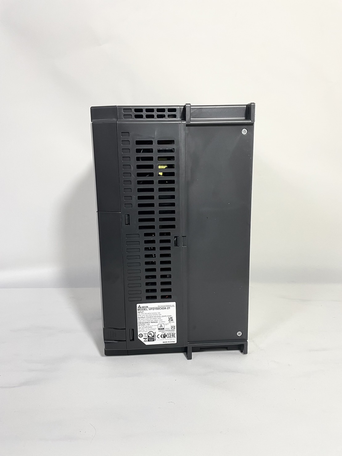 Delta Inverter C2000 VFD150C43A-21 20HP 15kW Input 380V 3-Phase Output 380V 3-Phase
