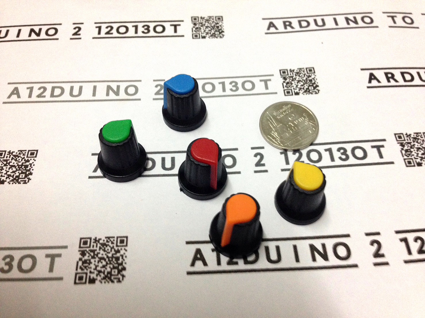 Potentiometer knob Switch cap (Heart button multiple colors) internal diameter of 6mm outer diameter 15MM * 17MM