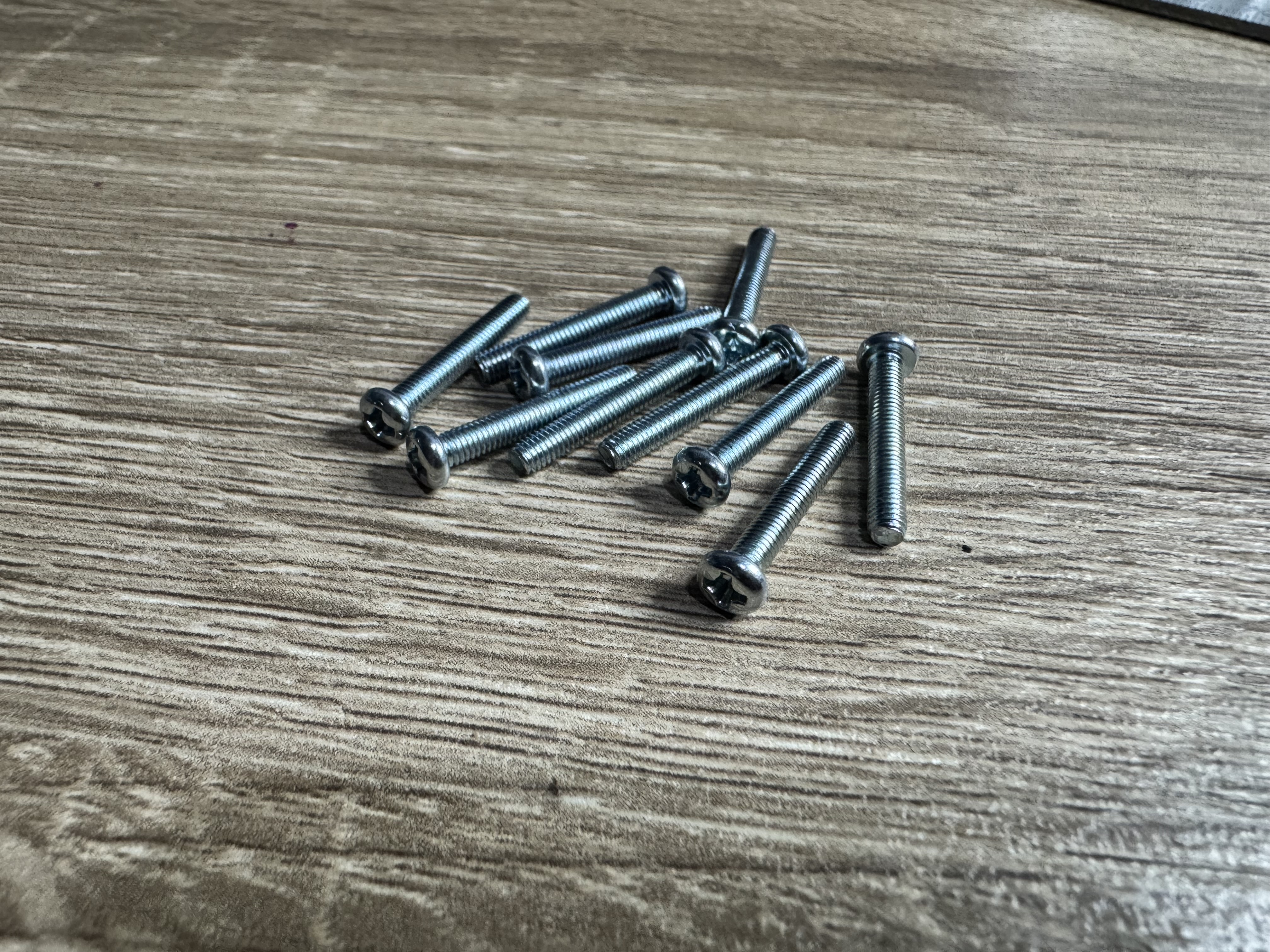 สกรูหัวแฉกเหล็ก M3x20 ความยาวเกลียว 20 mm (pan head machine screw) (ชุดละ 10 ตัว)