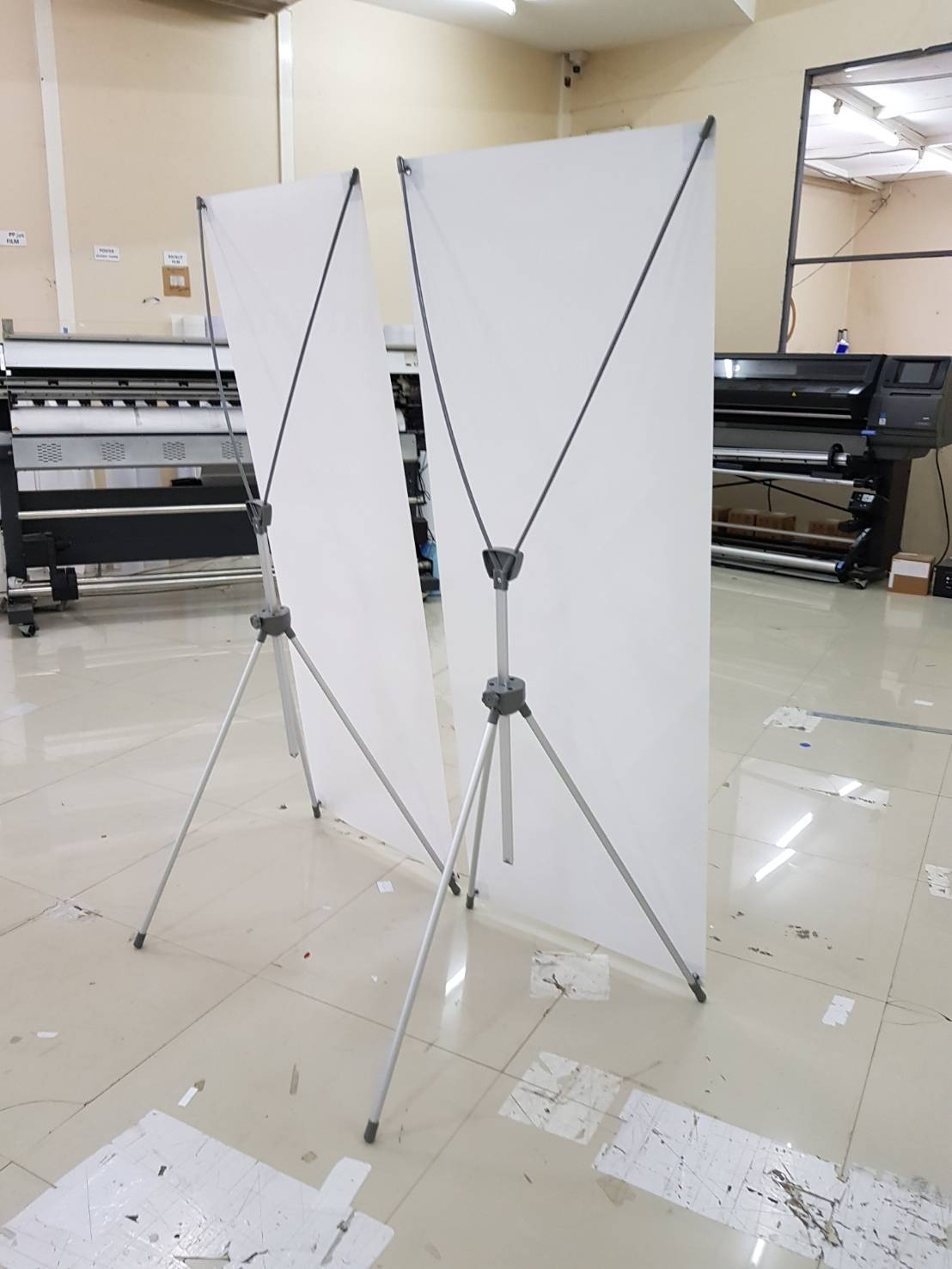 X STAND เอ๊กซ์สแตน รุ่นปรับขนาดได้ 60x160 หรือ 80 x 180 ซม. โครงอะลูมิเนียม ไม่เป็นสนิม ถอดประกอบได้ แข็งแรง ทนทาน