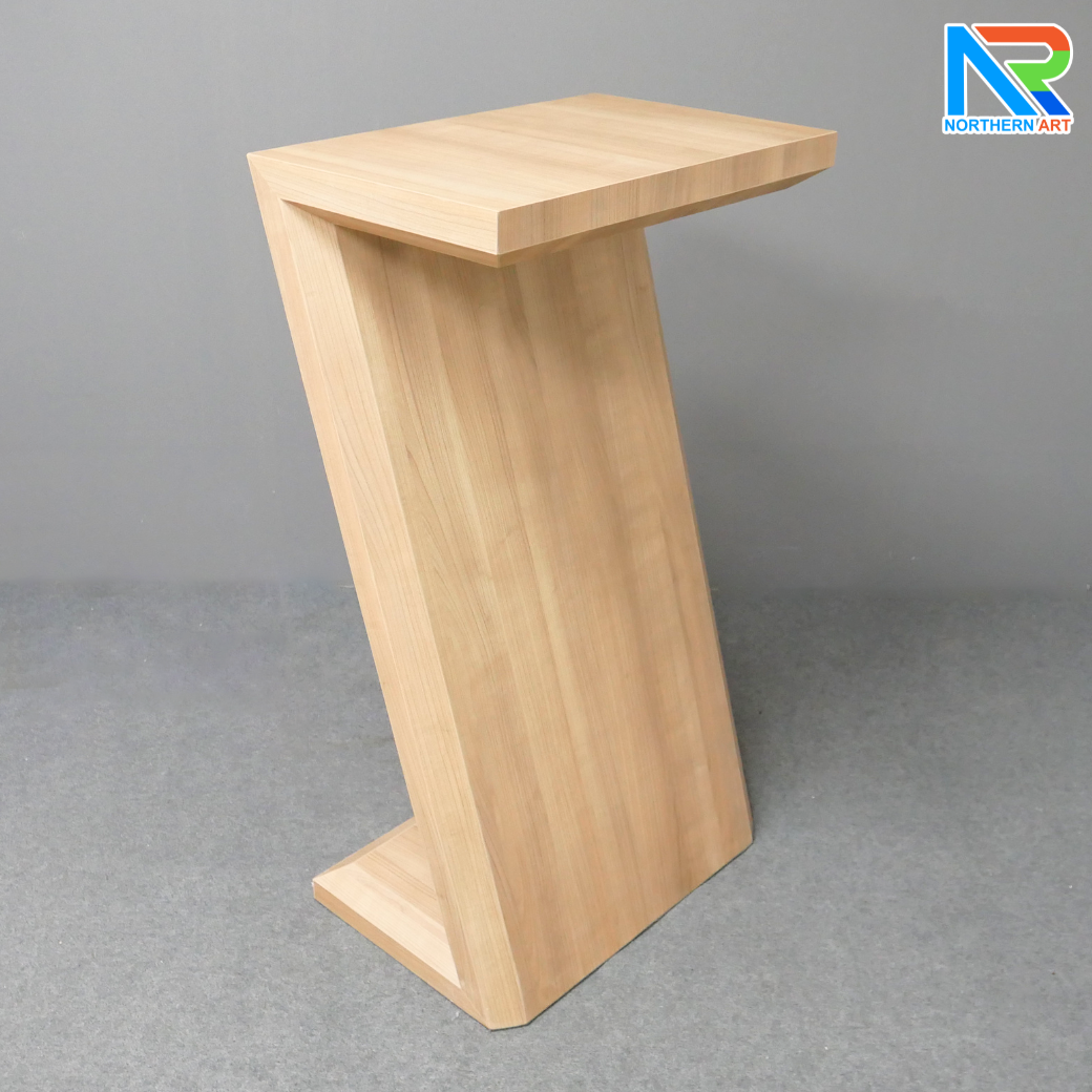 โพเดียมไม้ สีวอลนัทอ่อน ทรง Z ขนาด (W)60 x (L)40 x (H)110 ซม. แข็งแรง ทรงสวย เหมาะสำหรับการนำเสนอทุกโอกาส