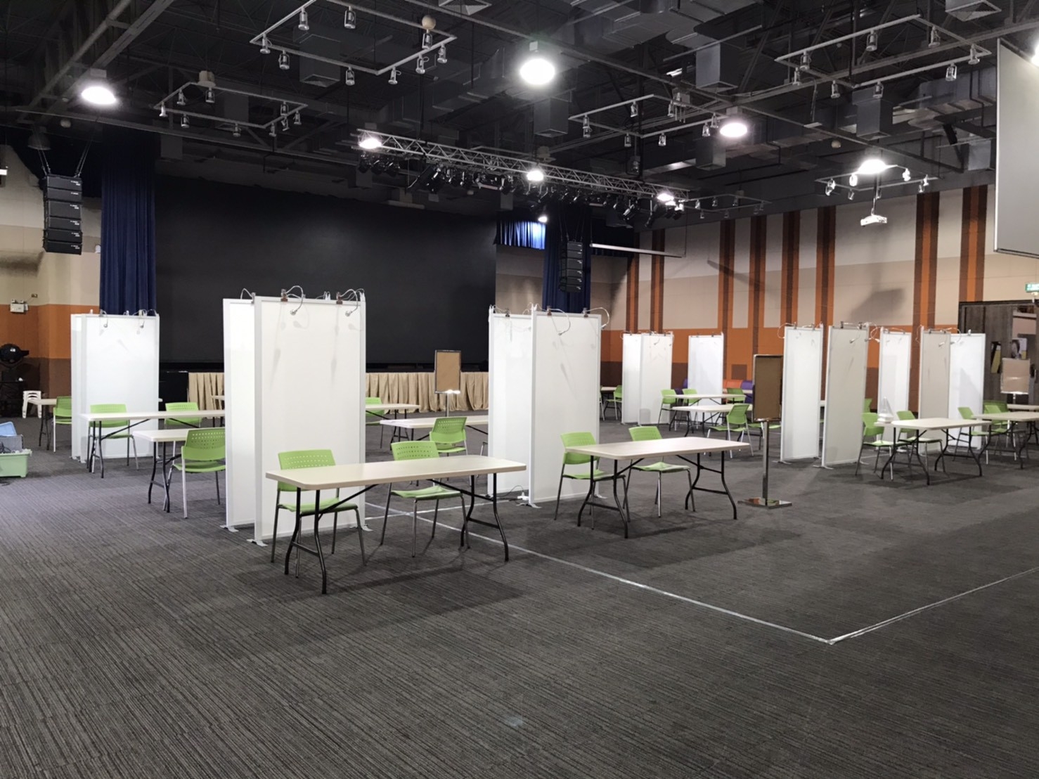 เช่าบอร์ดนิทรรศการ แบบตั้งเดี่ยวพร้อมหลอดไฟ ขนาด 100x200 ซม. บริการติดตั้งพร้อมรื้อถอน