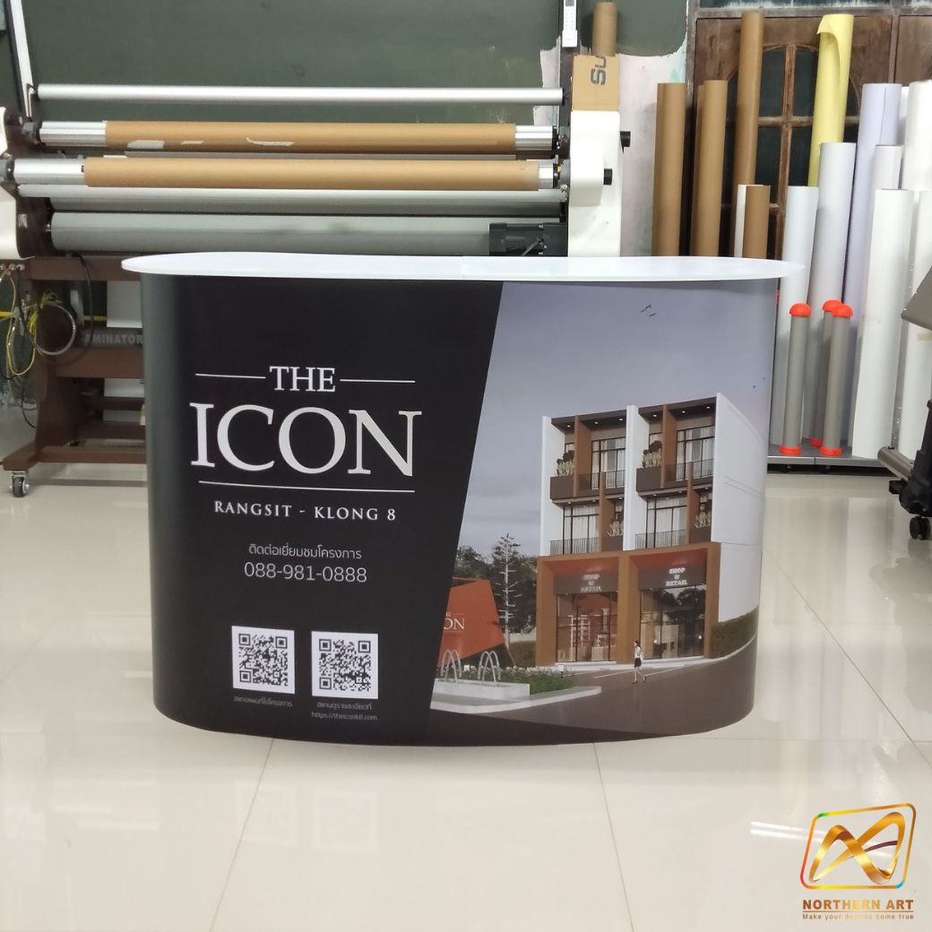 เคาน์เตอร์สำเร็จรูป รุ่นโค้ง TOPสีขาว มีช้นวาง ขนาด (W)133 x (D)39 x (H) 90 cm.โครงอะลูมิเนียม พับเก็บได้ เคลื่อนย้ายสะดวก