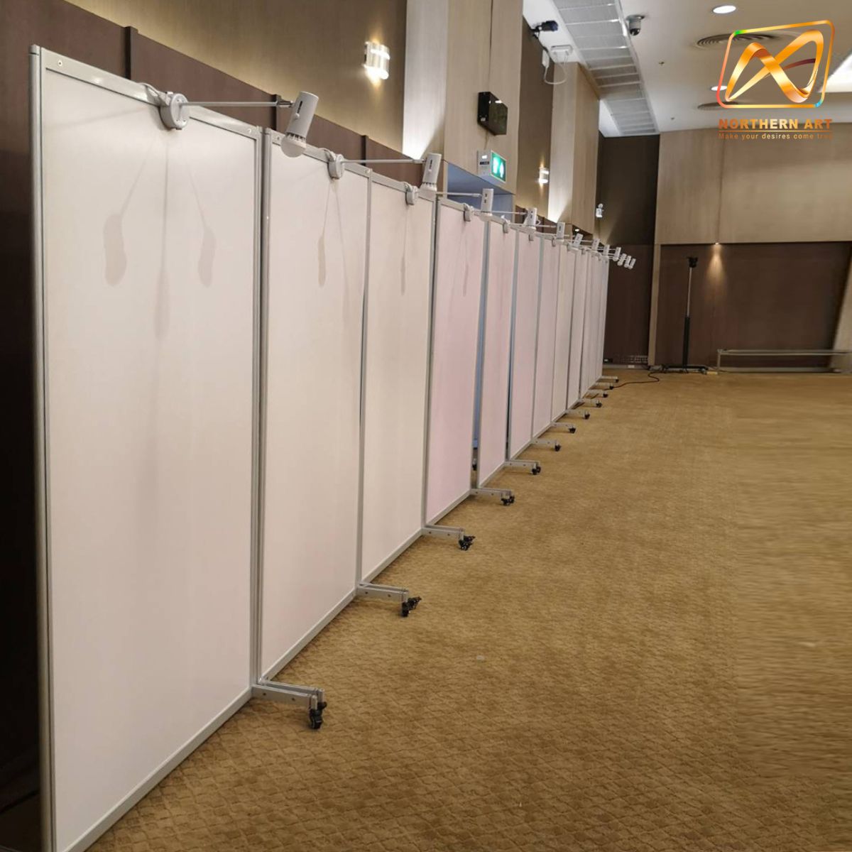 เช่าบอร์ดนิทรรศการ แบบตั้งเนื่องตั้งแต่ 3 บานขึ้นไป พร้อมล้อ ขนาด 100x200 ซม. พับเก็บได้ เคลื่อนย้ายสะดวก พร้อมบริการติดตั้งและรื้อถอน