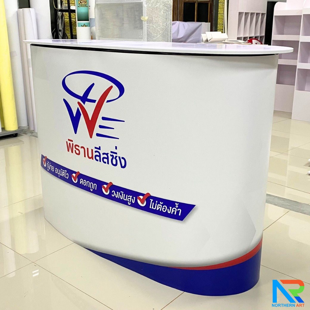 เคาน์เตอร์สำเร็จรูป รุ่นโค้ง TOPสีขาว มีช้นวาง ขนาด (W)133 x (D)39 x (H) 90 cm.โครงอะลูมิเนียม พับเก็บได้ เคลื่อนย้ายสะดวก