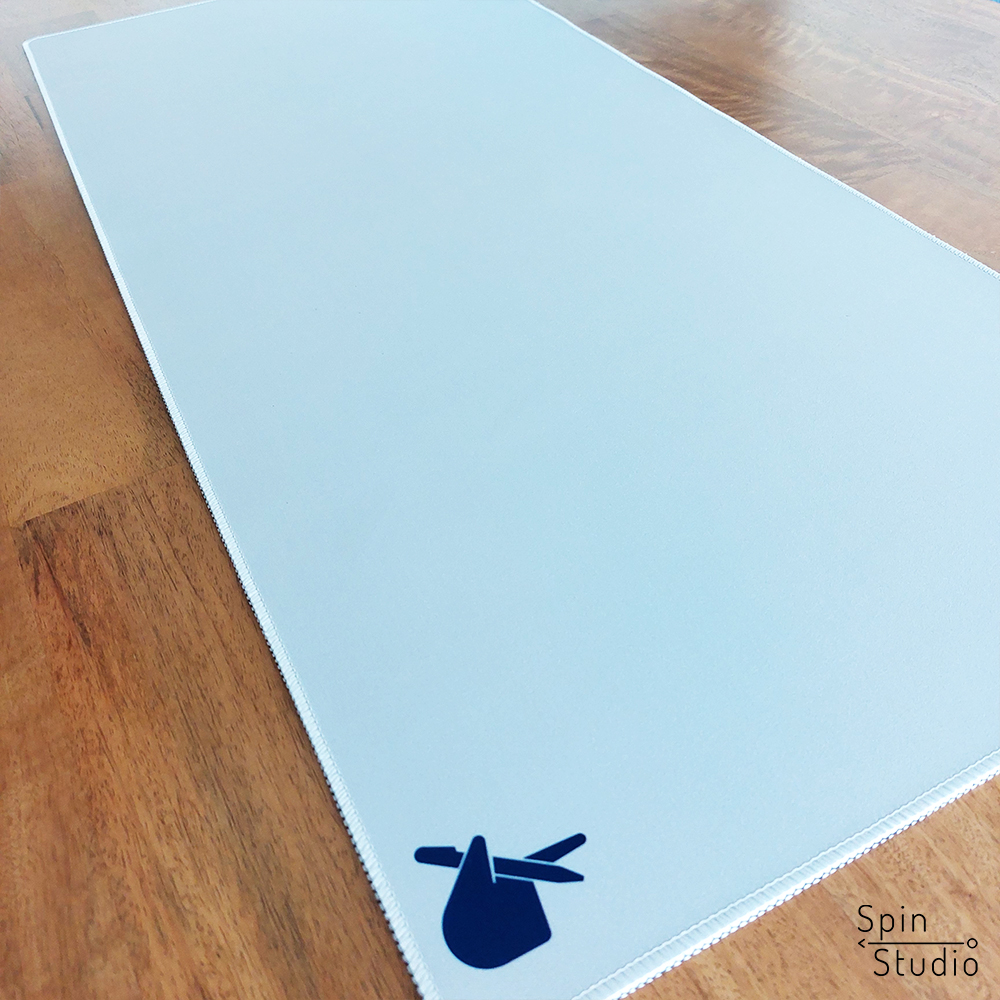 แผ่นรองเมาส์ รองเป็นพื้นหลังคลิปควงปากกา ขนาด 40x90 cm²