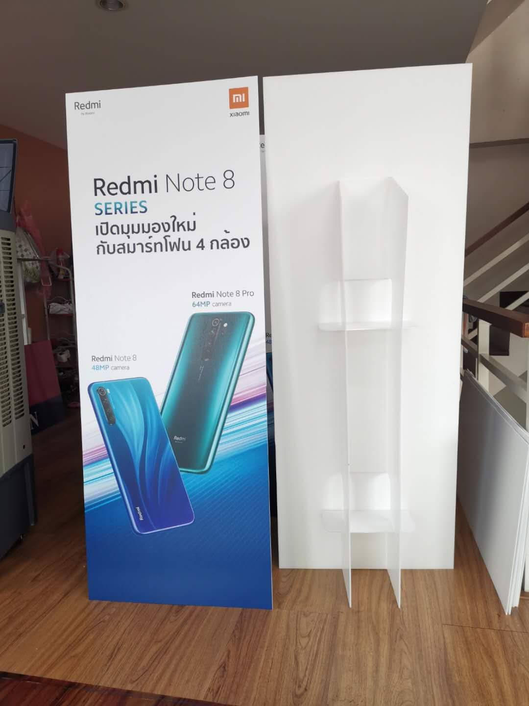 STANDY สแตนดี้ รุ่นพีพีบอร์ด หนา 5 มม. พร้อมงานพิมพ์สติ๊กเกอร์ ตามขนาดที่ต้องการ ( ไม่ไดคัท )