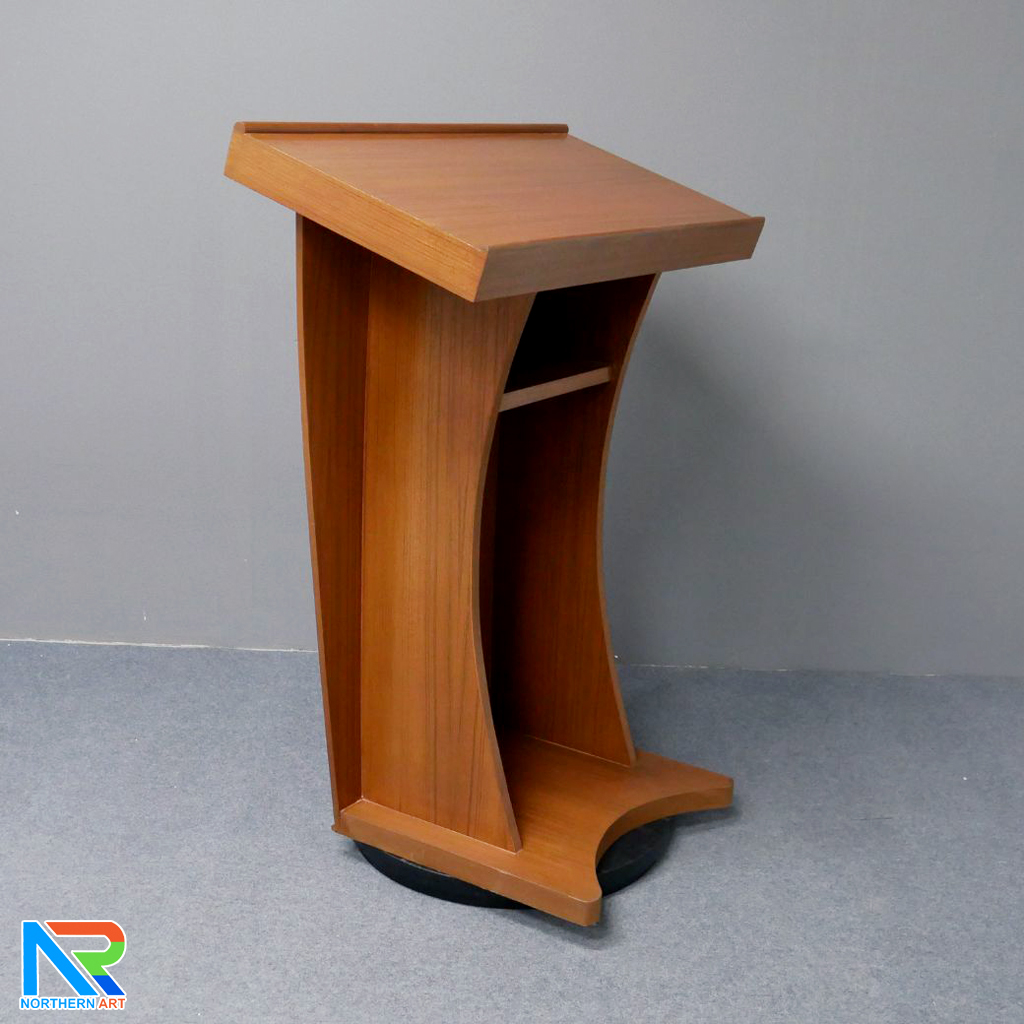 โพเดียมไม้ ยืนคู่ สีสัก พร้อมแถบสีบรอนซ์ด้านข้าง ขนาด(W)90 x (L)47 x (H)121 ซม.
