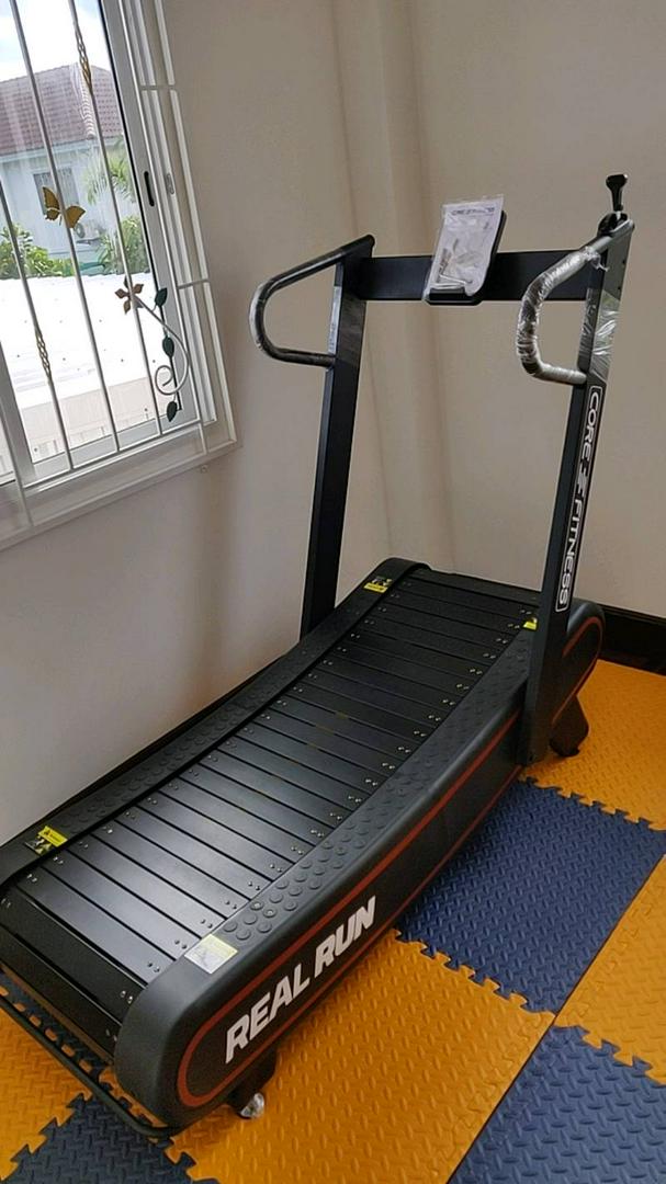 พร้อมส่ง* ส่งฟรี !! Home Gym Fit TT100 Curved Treadmill ลู่วิ่งไร้มอเตอร์ ดีไซน์โค้งออกแบบมาให้พับเก็บได้ง่าย