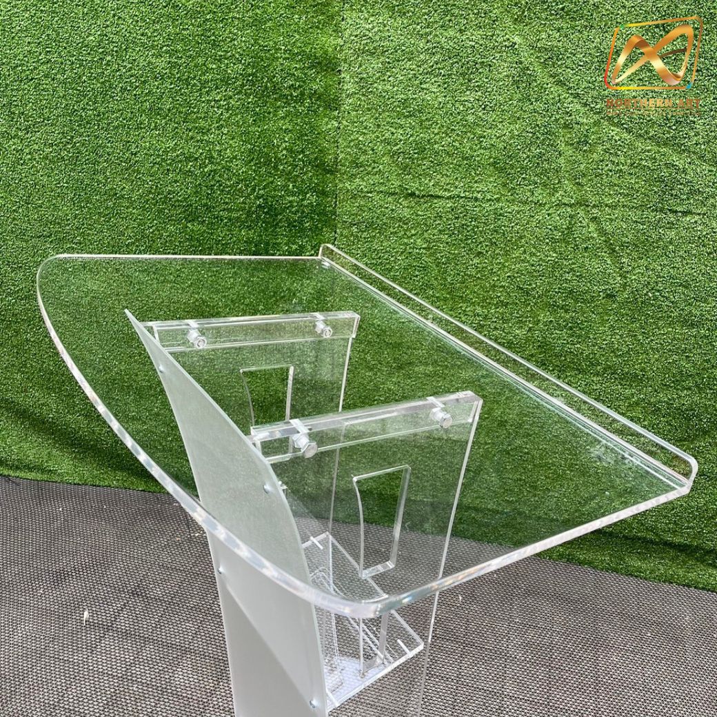 โพเดียมอะคริลิคใส รุ่น AC-12 ด้านหน้าอะคริลิคฝ้า TOP เอียง ขนาด(W)60 x (L)45 x (H) 113 cm.