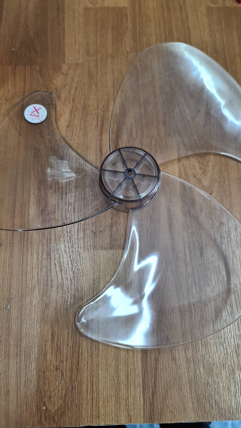 0000812 ใบพัดลม (แกนผ่า) 16"รูใน 8 มิล ขนาด 16 นิ้ว ยี่ห้อ ลักกี้(แกนเหลี่ยม หรือ แกนผ่า)