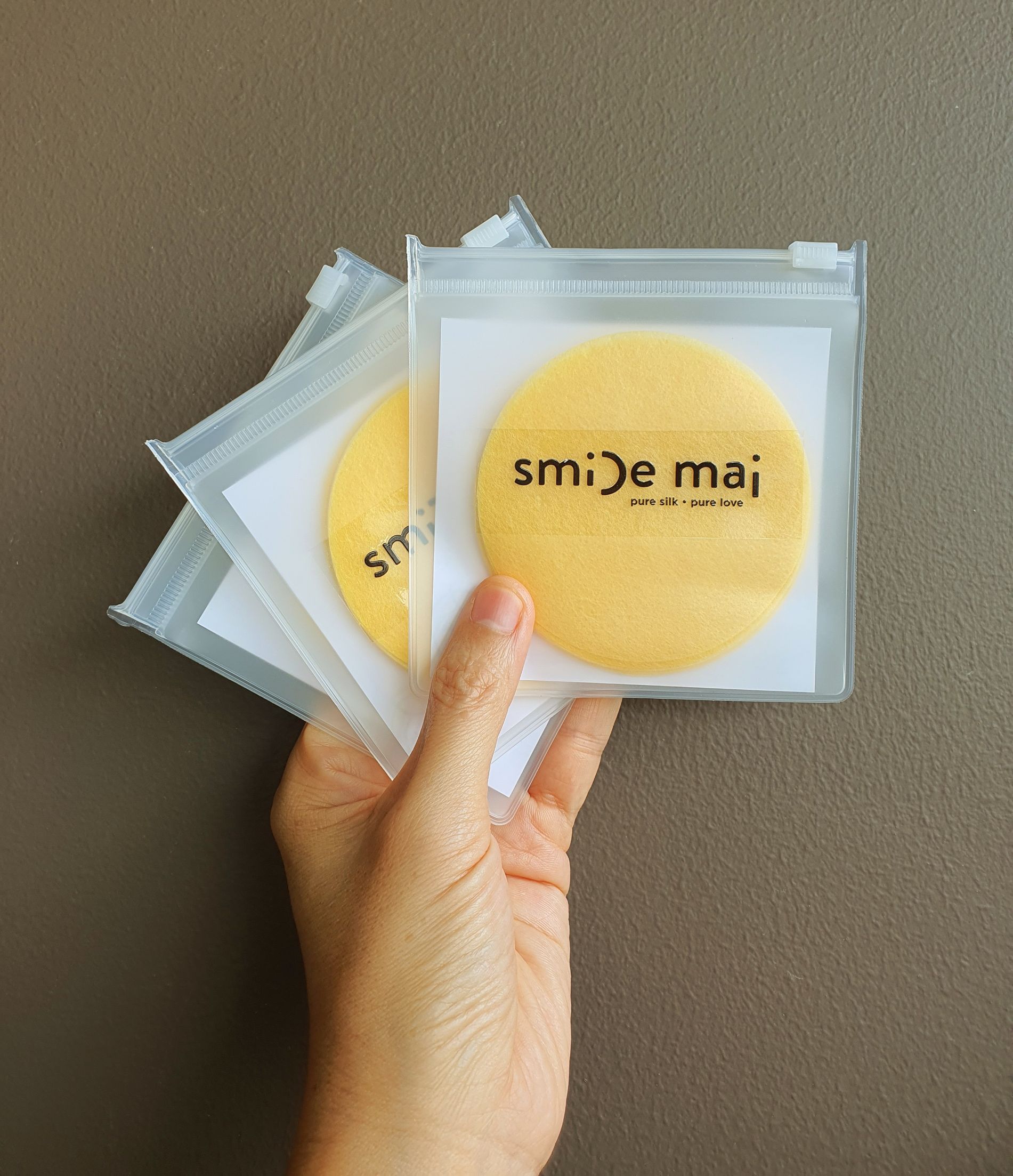 Travel set 10pcs. 100% Biodegradable Natural Thai Golden Raw Silk Pad 8 cm. - แผ่นเช็ดทำความสะอาดใยไหมธรรมชาติ 100% ขนาด 8 ซม. (10ชิ้น) -