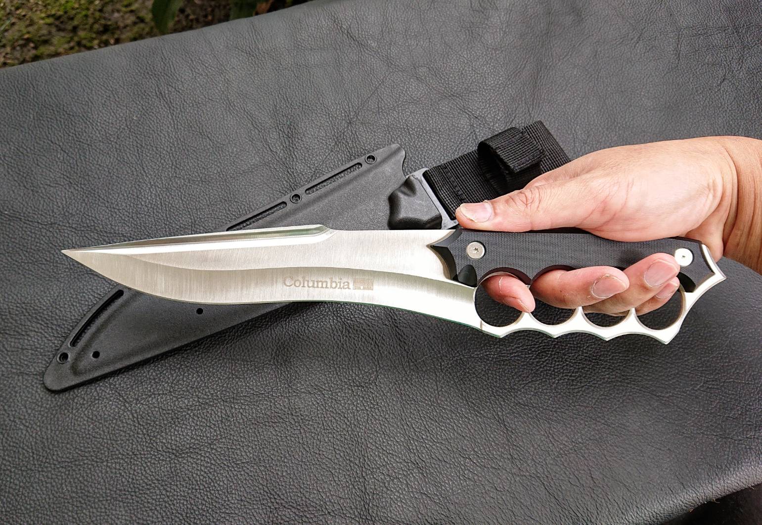 มีดใบตาย สนับมือ UA1 ใบสแตนเลส Full tang ด้ามพลาสติกเข้ารูปมือ ซองพลาสติกอย่างดี งานตัวนี้ คุ้มเกินบรรยาย