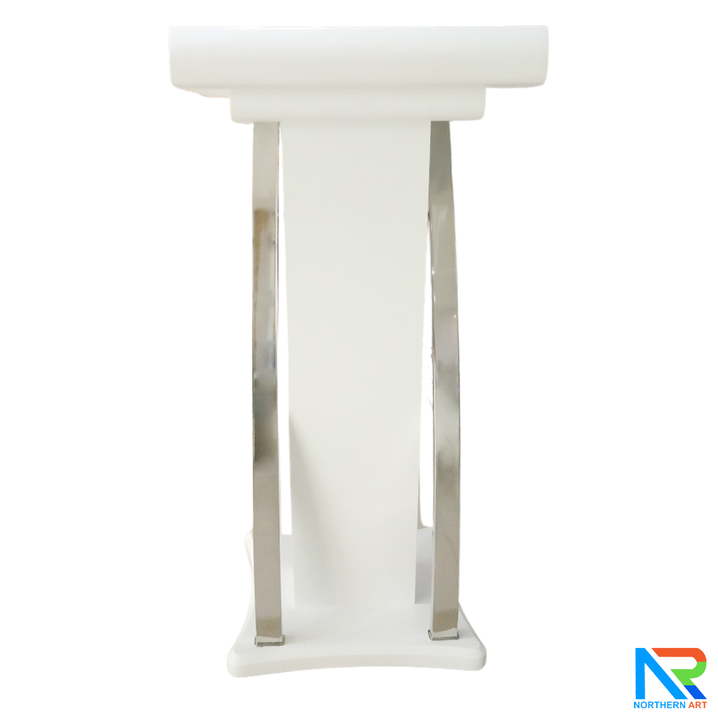 โพเดียมไม้ สีขาว ตกแต่งสแตนเลสเกรด304 ขนาด (W) 55 x (L) 50 x (H) 120 cm.