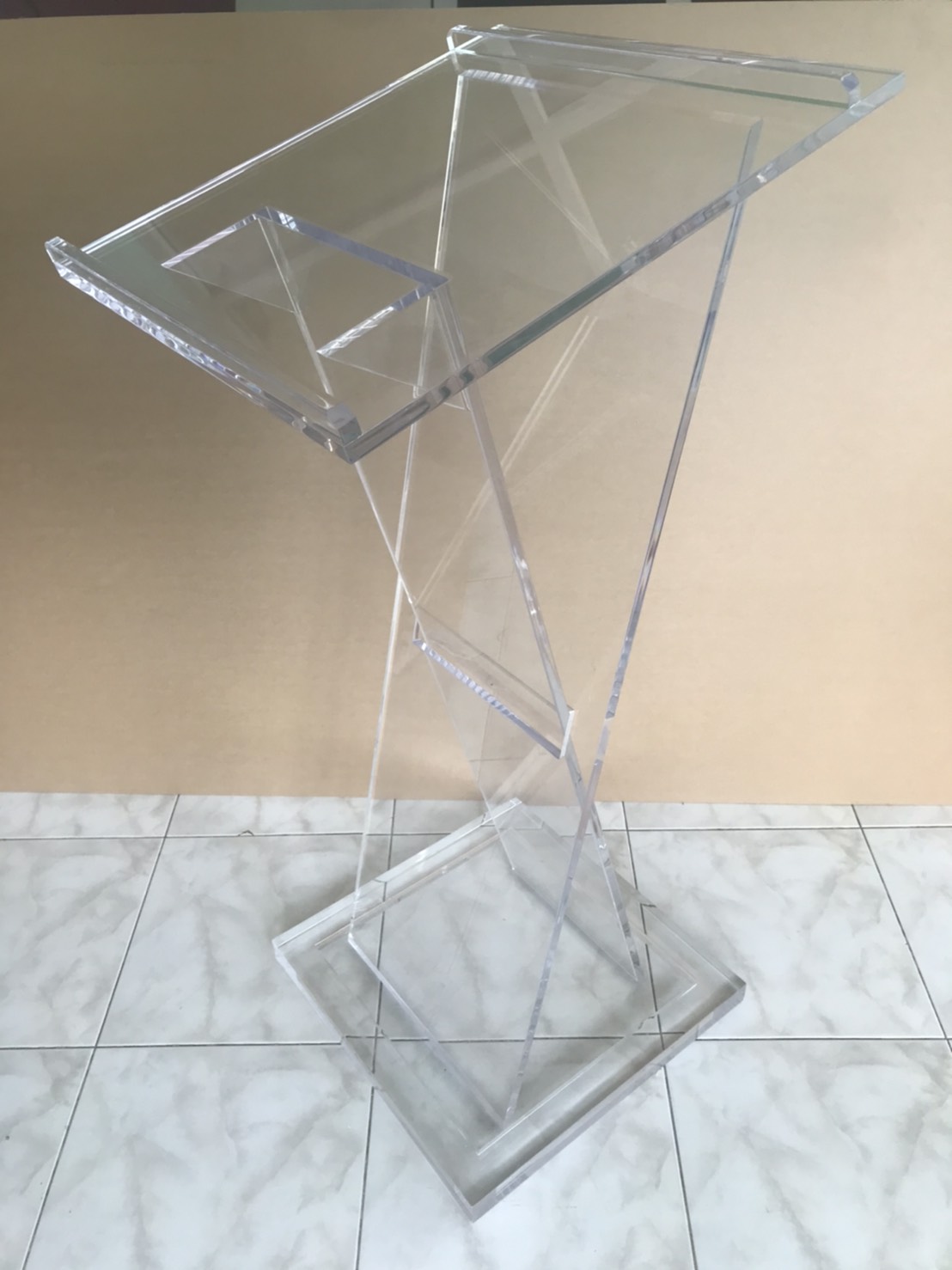 โพเดียม ให้เช่า อะคริลิคทรง X หนา 15 มม. ขนาด 50x55x123 ซม. พร้อมบริการรับ-ส่ง กทมฯและปริมณฑล