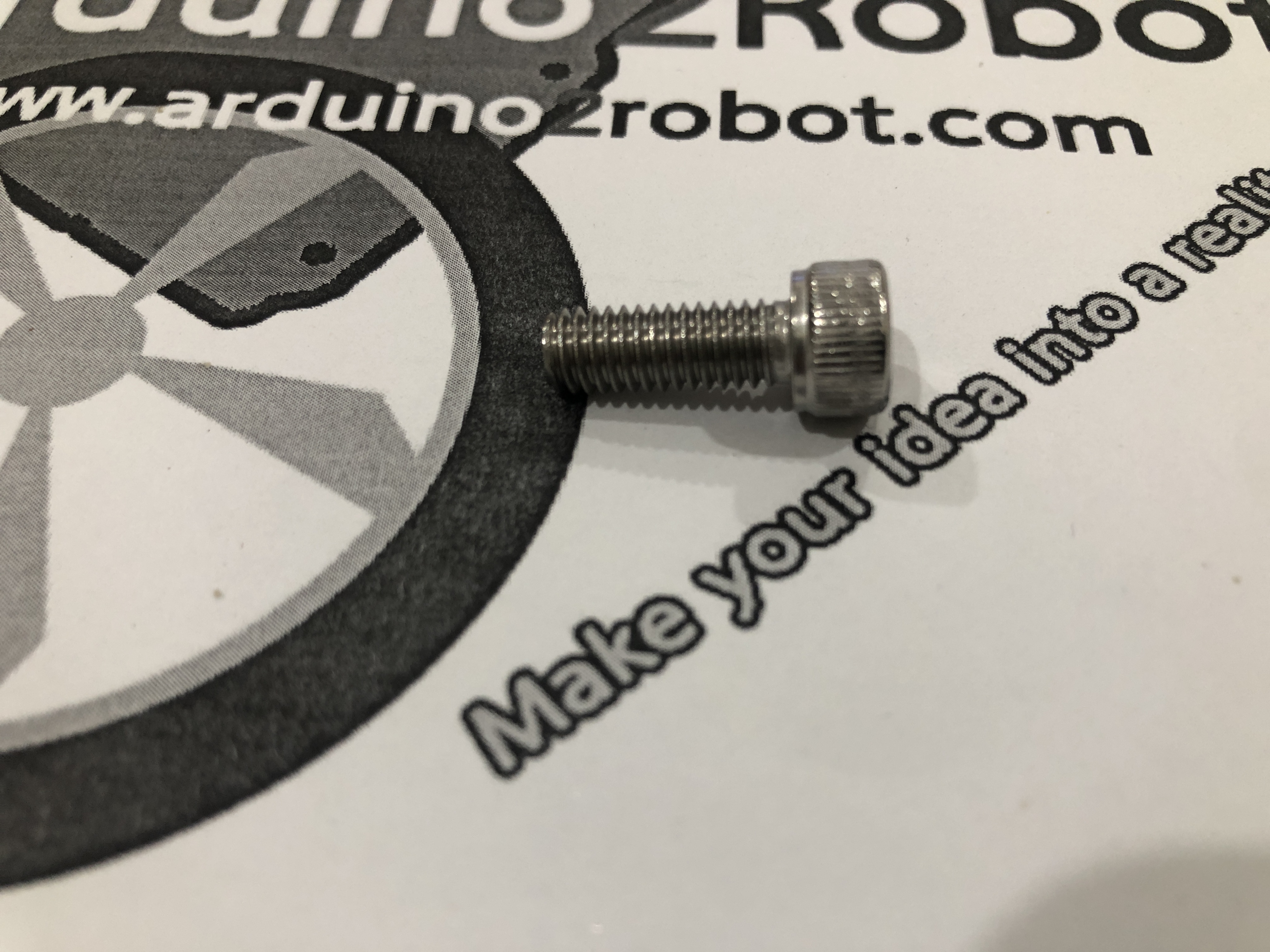 Screw M6 length 16 mm