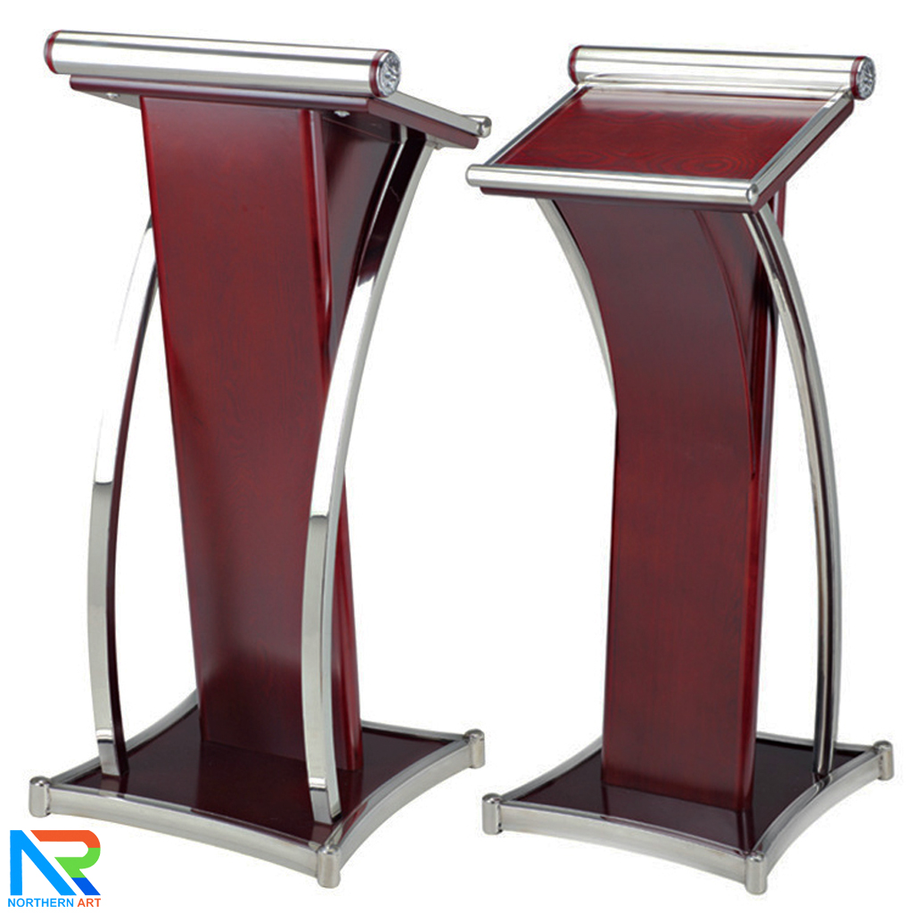 โพเดียมไม้ สีโอ๊ค ขนาด (W)50 x (L)40 x (H)117 cm. ตกแต่งเสาโค้งสแตนเลส ด้านข้าง Top และฐาน หุ้มสแตนเลส เกรด201