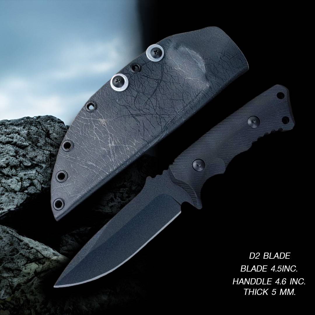 มีด C Black D2 มีดแนวแคมป์ กึ่งไฟท์ติ้ง สันหนา ปลายหนา เหมาะกับงานลุยทุกอย่างบนโลกใบนี้ ใบมีดเหล็กสุดแก่งทำจาก D2 แข็งโหด ด้ามจับมีลายกันลื่นทำจาก G10 มาพร้อมซองพลาสติกติดตั้ง Tek-lock
