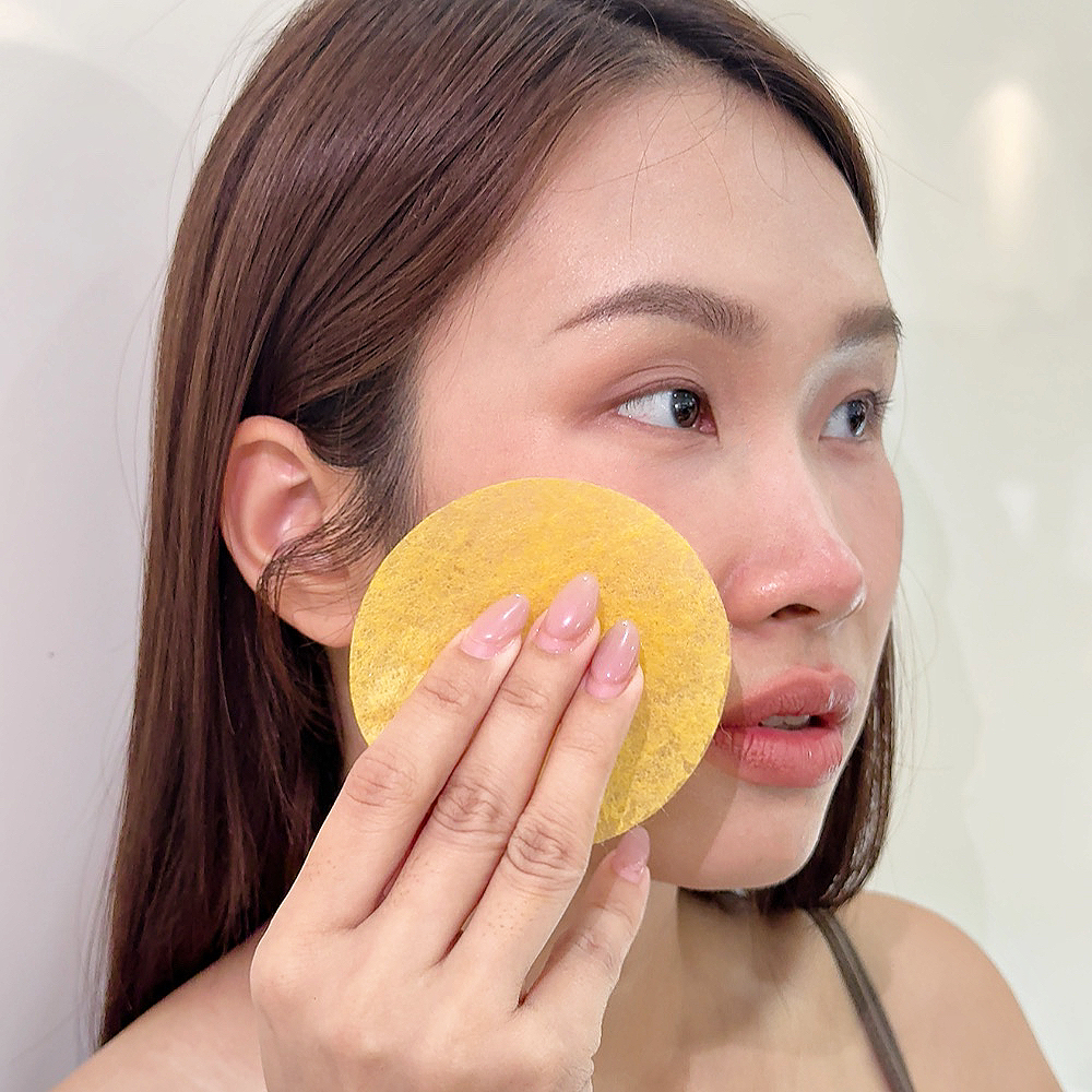 Travel set 10pcs. 100% Biodegradable Natural Thai Golden Raw Silk Pad 8 cm. - แผ่นเช็ดทำความสะอาดใยไหมธรรมชาติ 100% ขนาด 8 ซม. (10ชิ้น) -