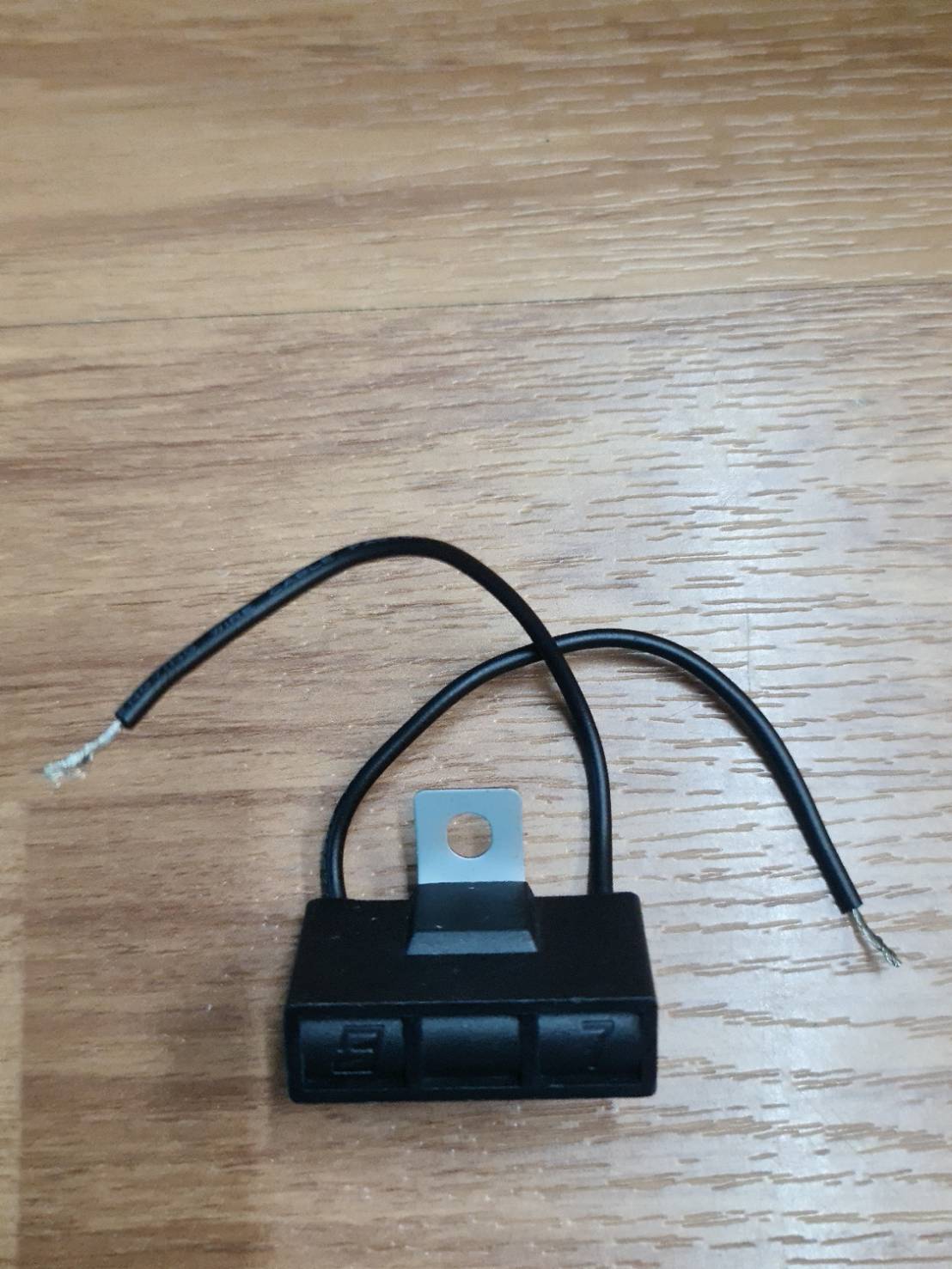 0000754 คาปาซิเตอร์ C 1.5 uF แค็ป พัดลม แค็ปพัดลม (มีสาย ที่ขันน็อต งอ )