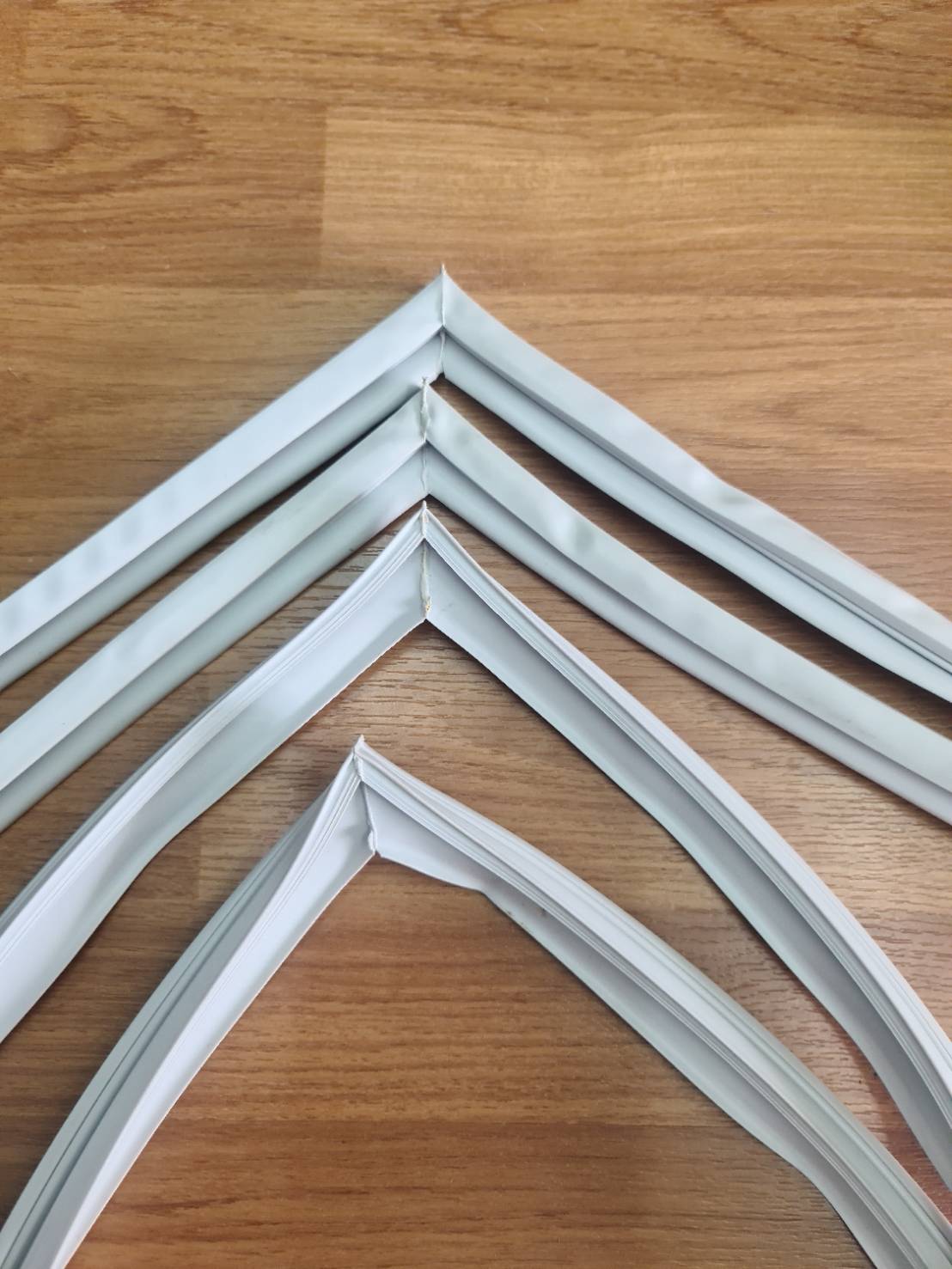 0000697 ขอบยาง ตู้เย็น รุ่น SR-F418 (ขอบล่าง)ขอบยางตู้เย็น ซันโย SANYO (ตู้เย็น 2 ประตู)