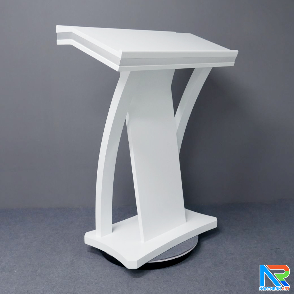 โพเดียมไม้ ยืนคู่ สีขาว ขนาด (W)90 x (L)52 x (H)120 cm. ตกแต่งแถบลามิเนตสีเงินเงาTOPและเสาข้าง