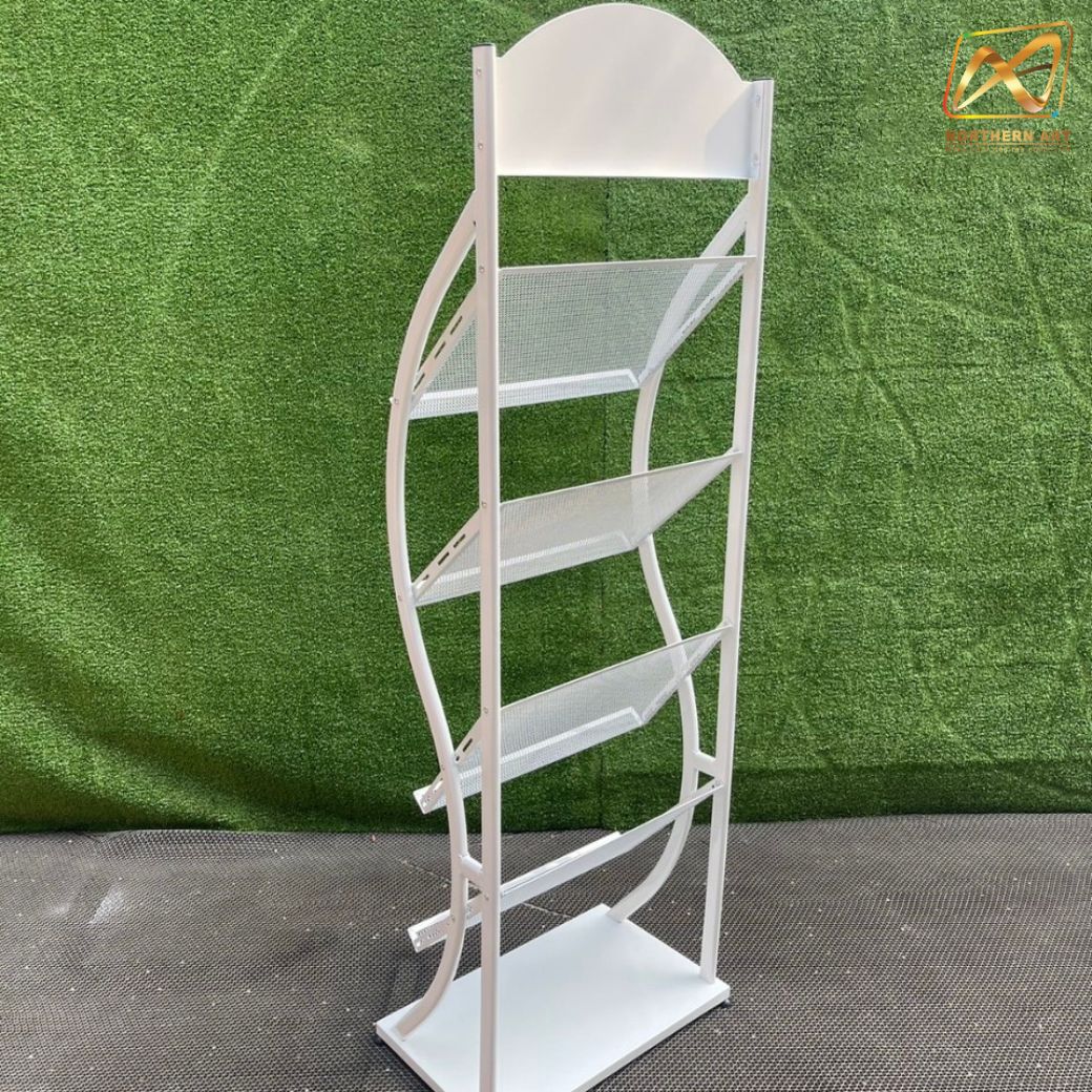 ชั้นวางโบรชัวร์เหล็ก 4 ชั้น สีขาว ขนาด (W)49.5 x (D)31 x (H)150 cm. ถอดประกอบได้